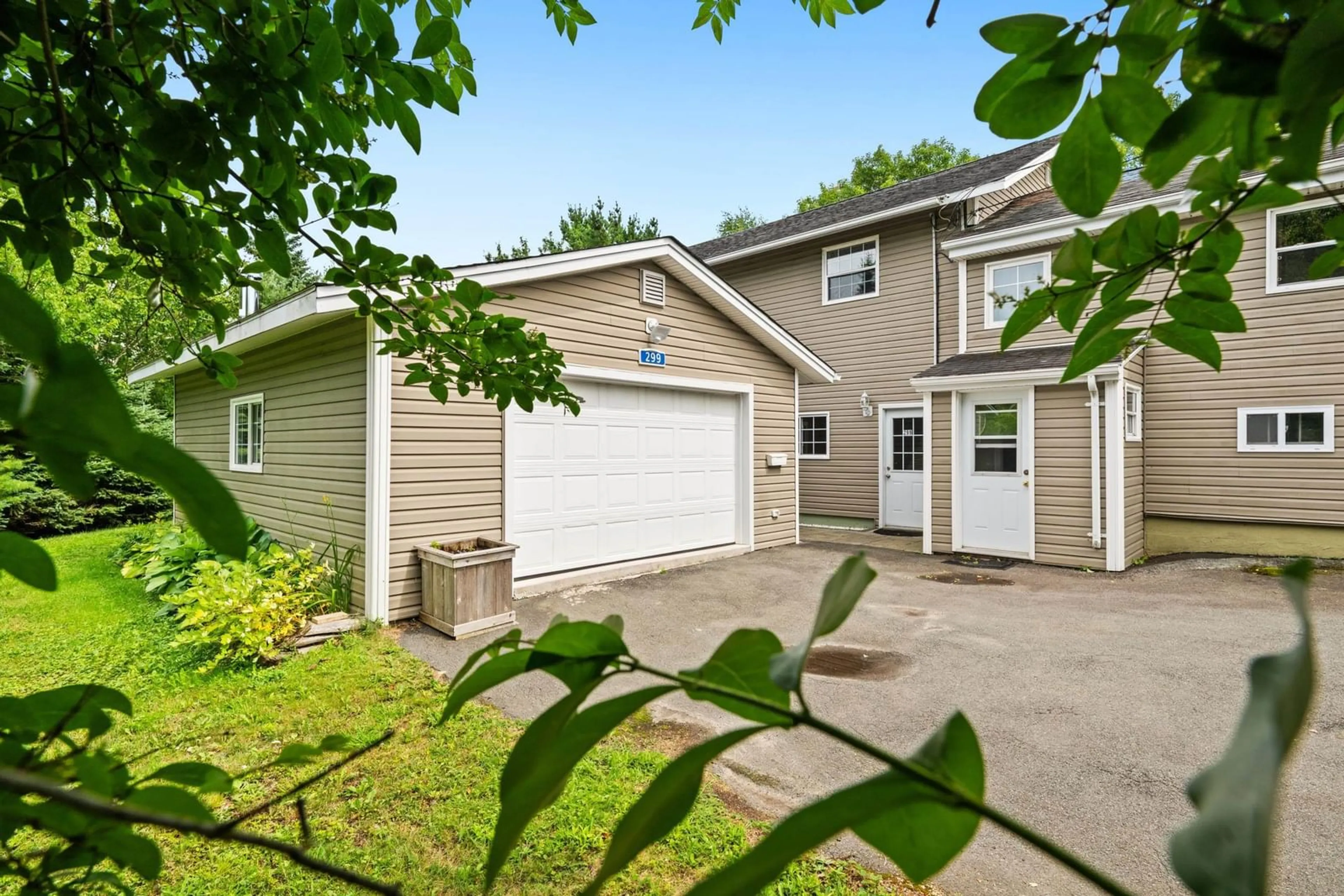Home with vinyl exterior material, street for 299/297 Spencer Ave, Halifax Nova Scotia B3R 1S8