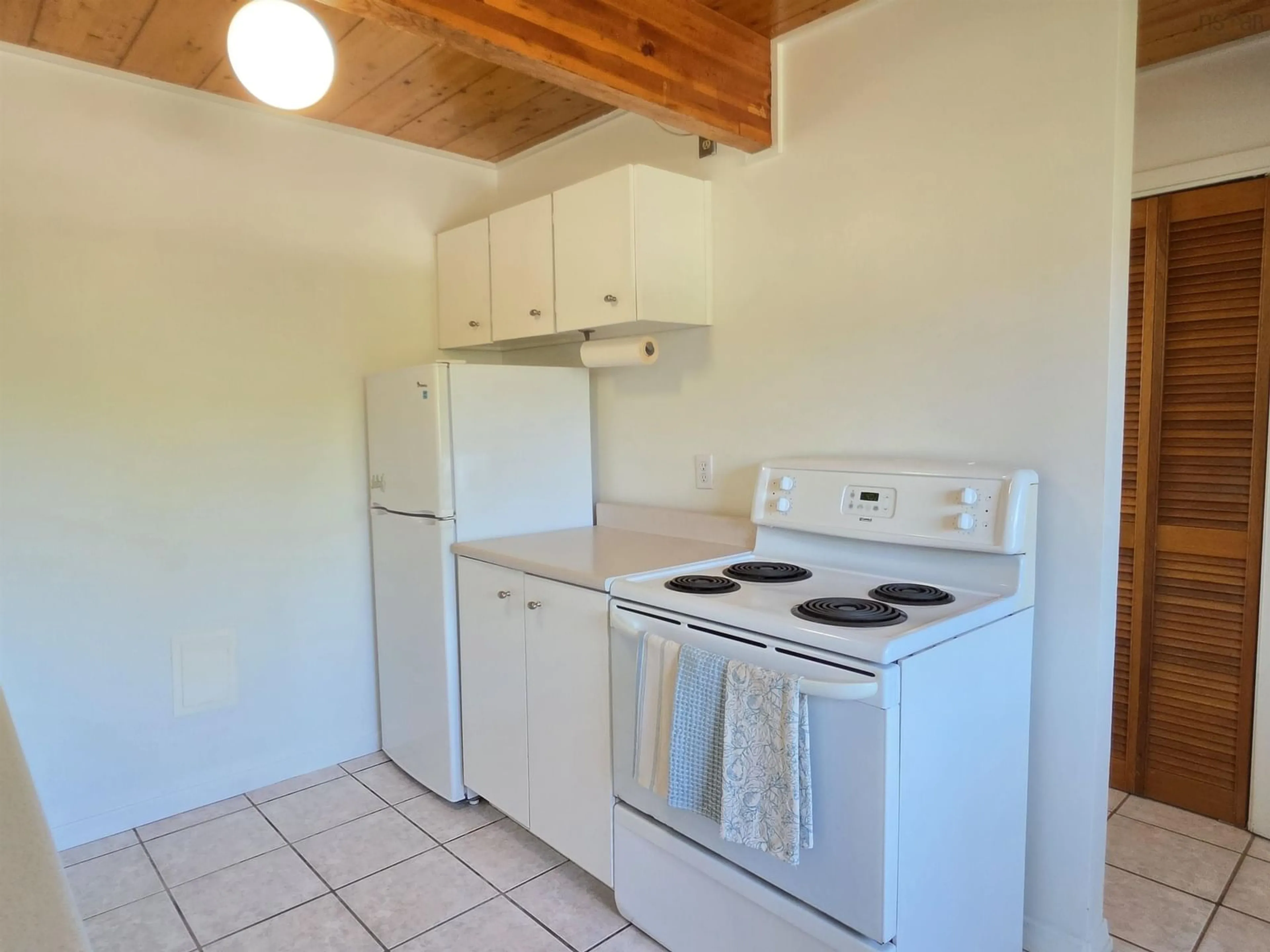 Standard kitchen, unknown for 27 Drumdonald Rd, Halifax Nova Scotia B3P 2L1