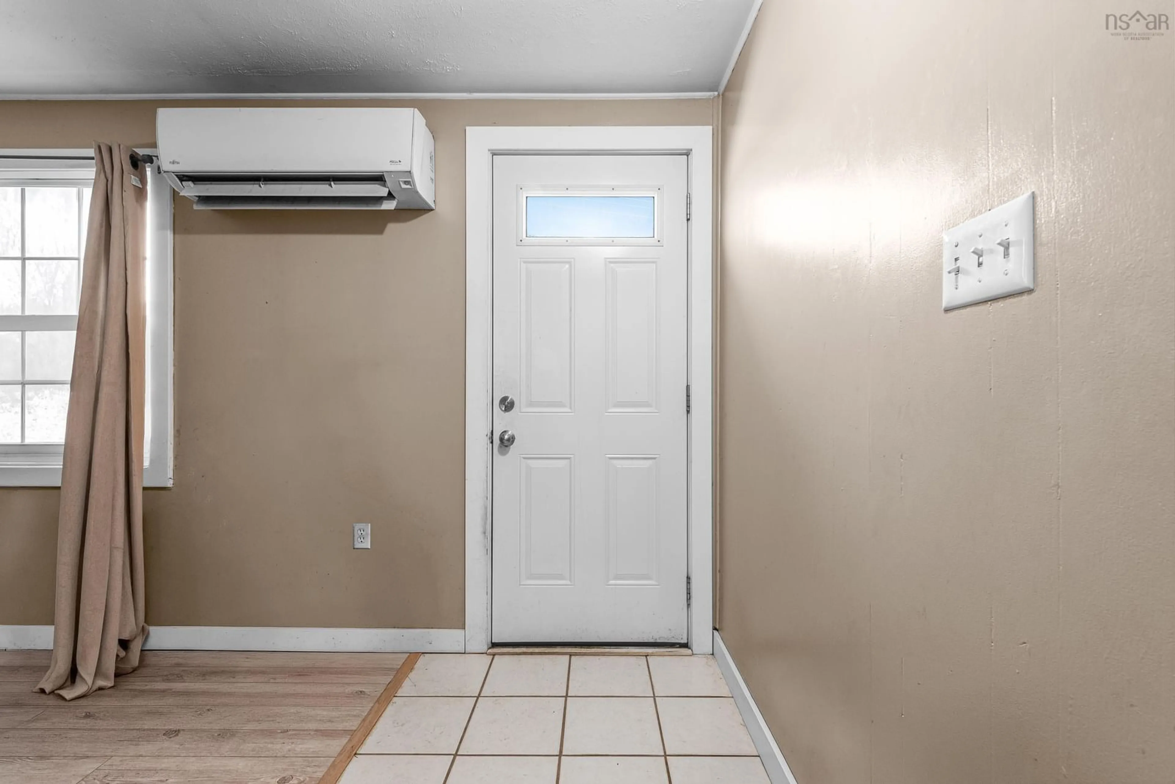 Indoor entryway for 116 Coronation Ave, Halifax Nova Scotia B3N 2N1