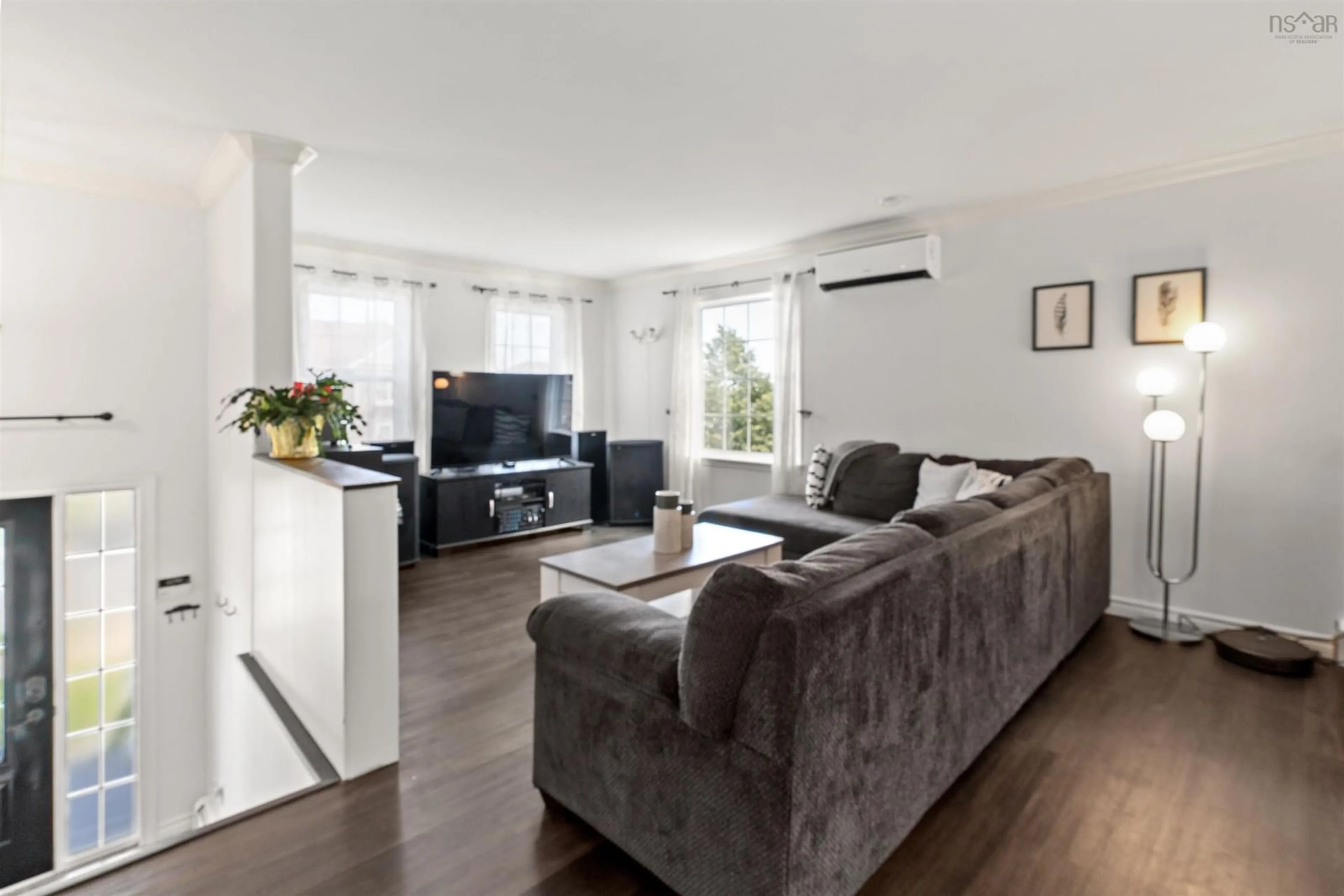 Living room with furniture, unknown for 72 Fleetview Dr, Halifax Nova Scotia B3M 4W8