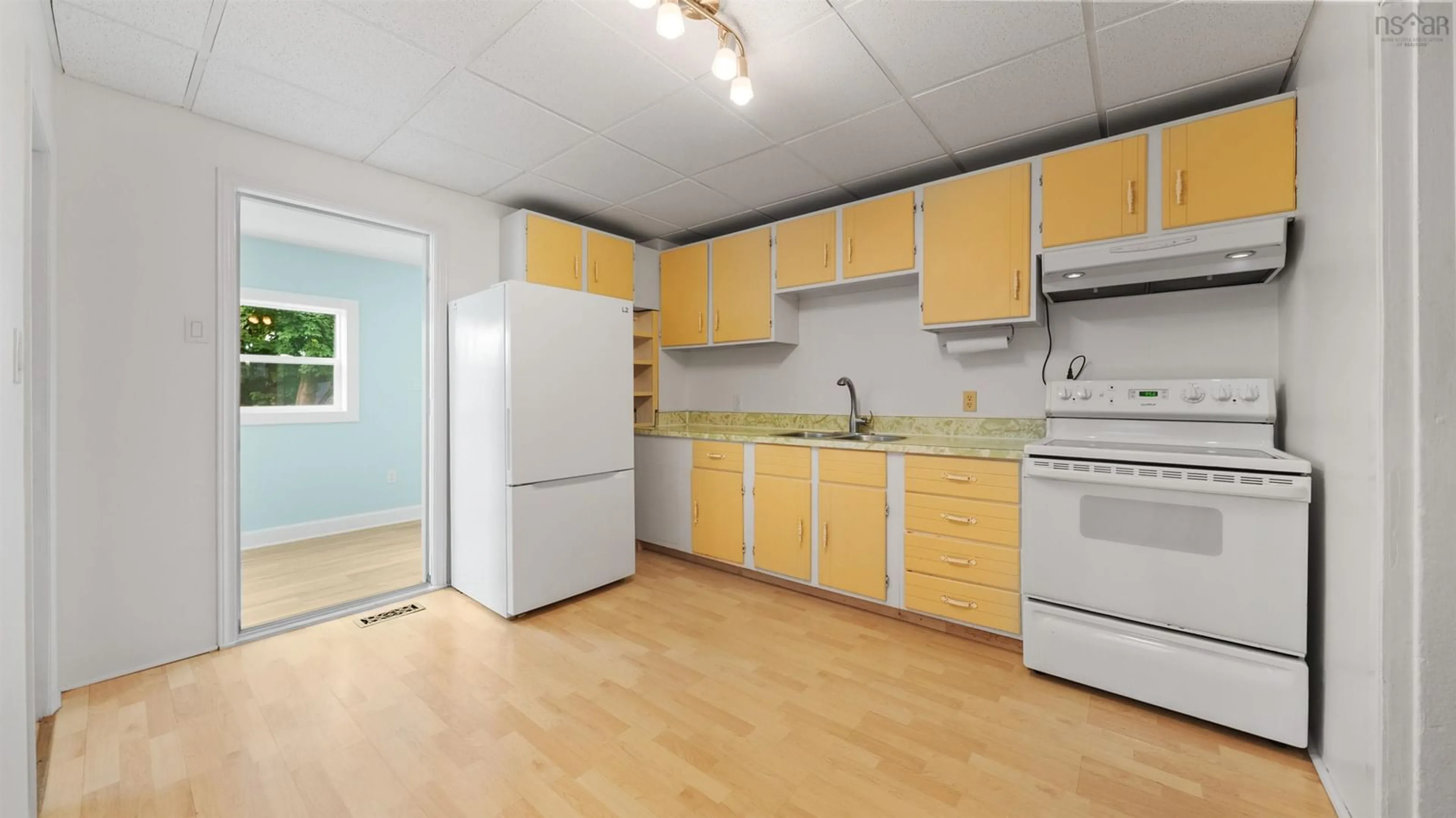 Standard kitchen, wood/laminate floor for 6122 North St, Halifax Peninsula Nova Scotia B3K 1P3
