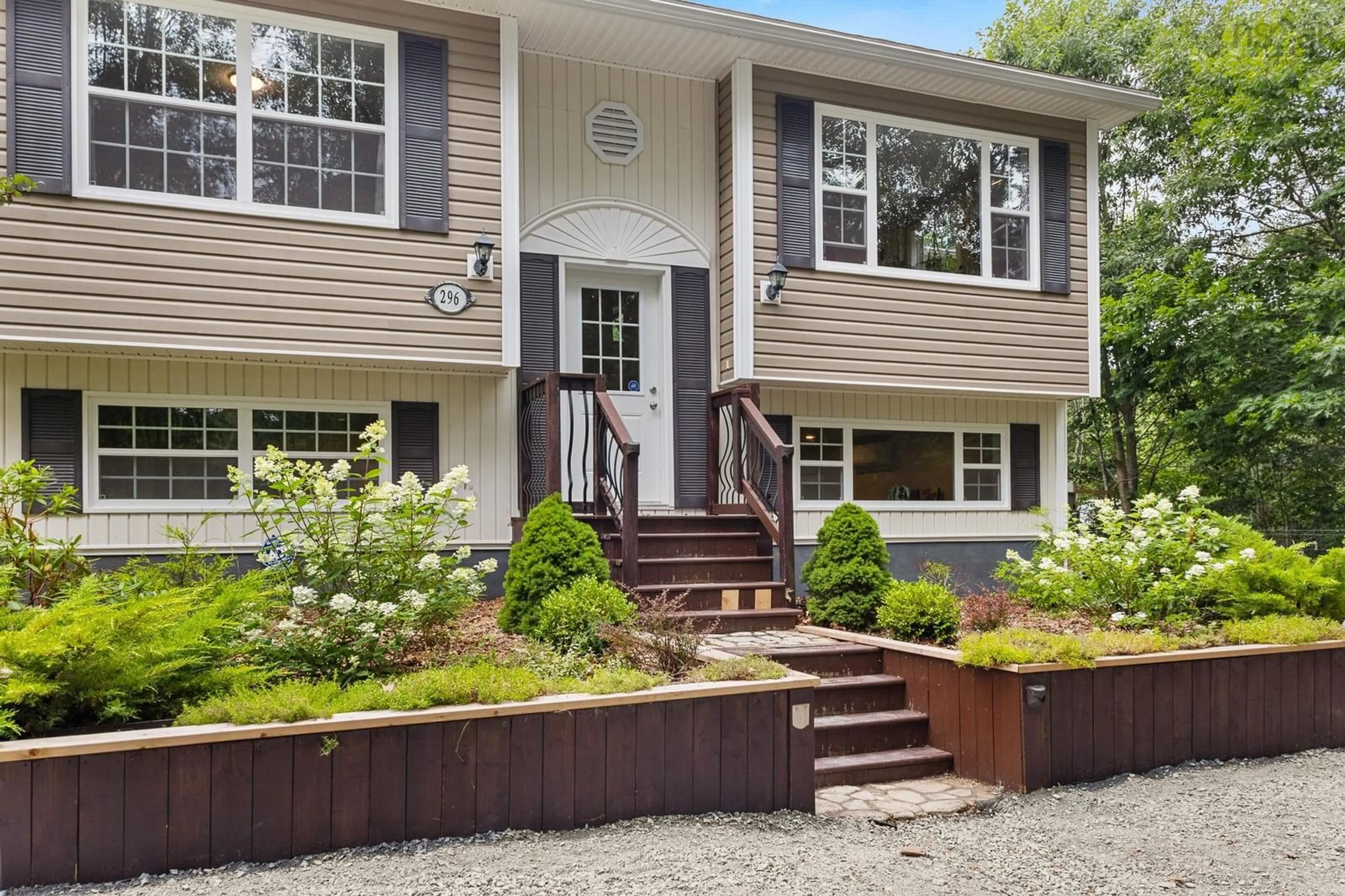Home with vinyl exterior material, street for 296 Exhibition St, Kentville Nova Scotia B4N 1C5