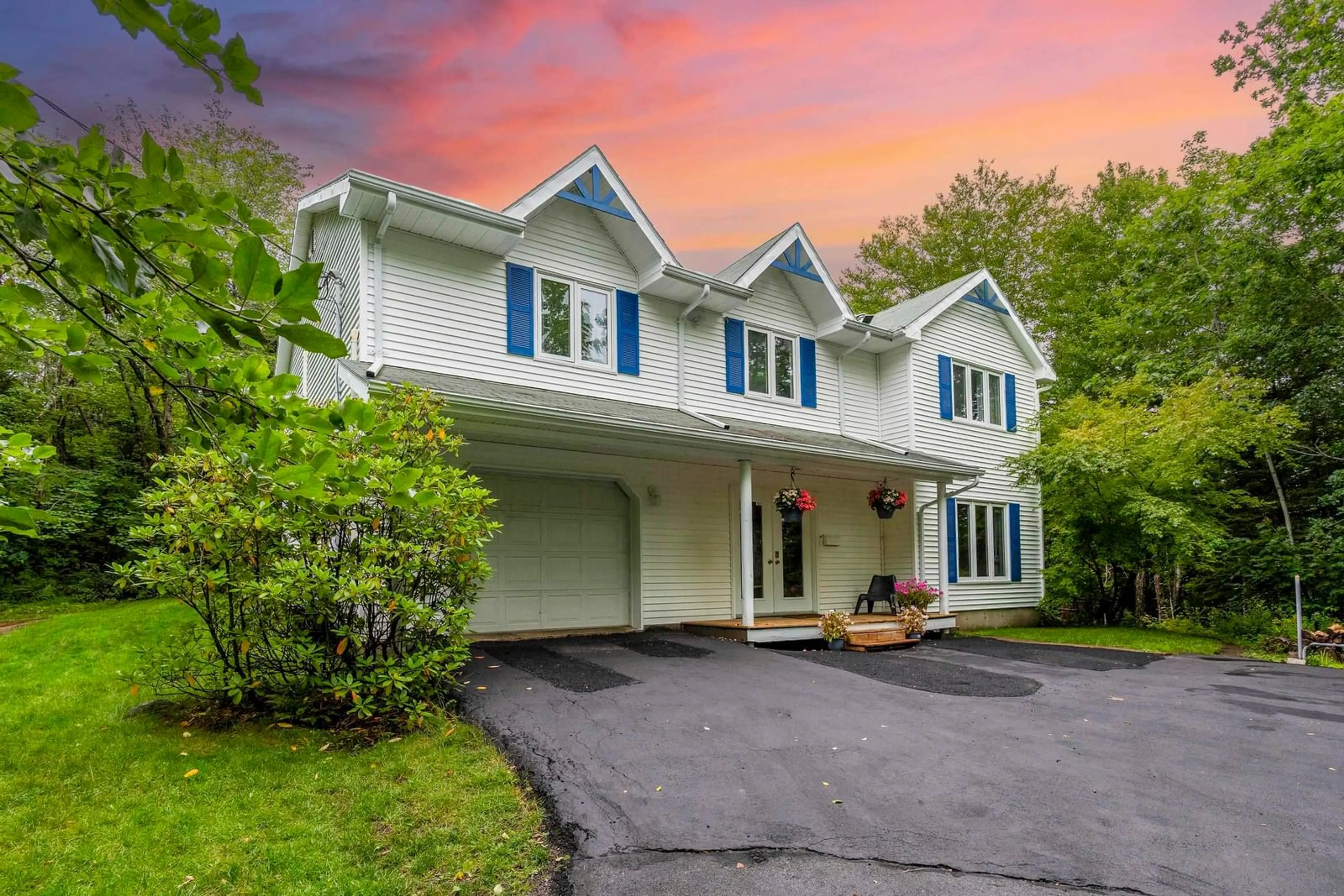 Home with vinyl exterior material, street for 5 Lisa Court Crt, Hammonds Plains Nova Scotia B4B 1K4