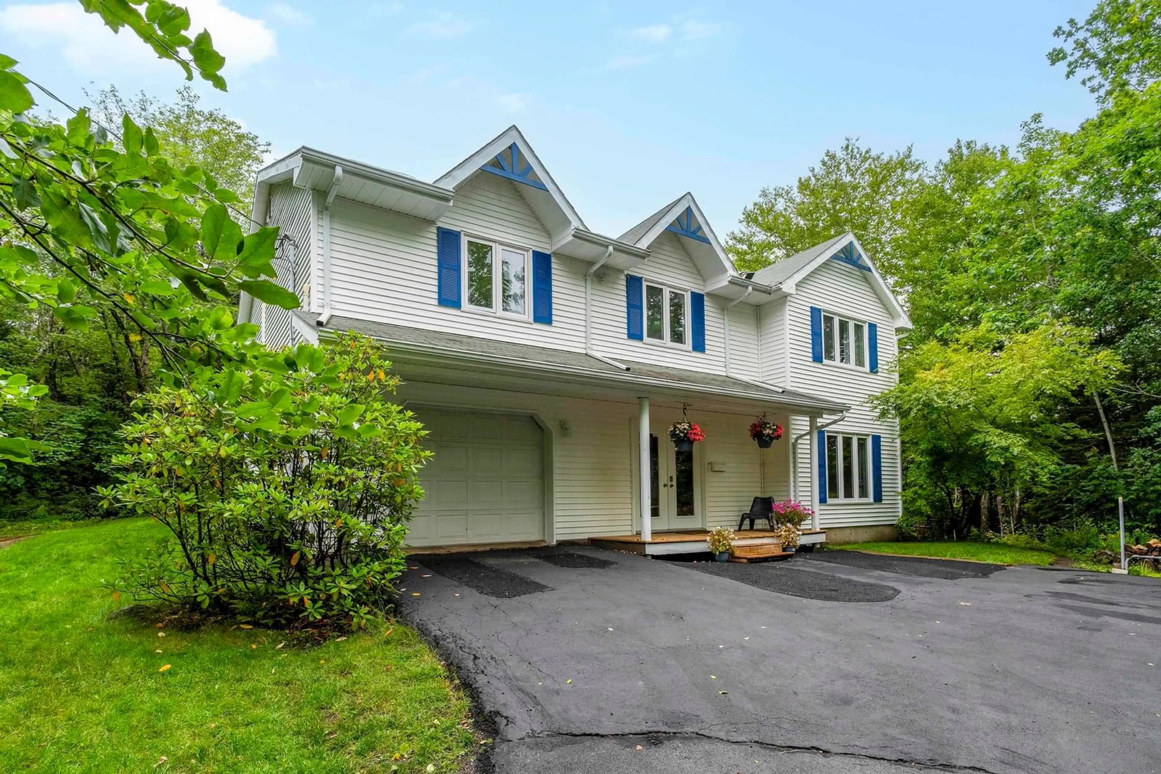 Home with vinyl exterior material, street for 5 Lisa Court Crt, Hammonds Plains Nova Scotia B4B 1K4