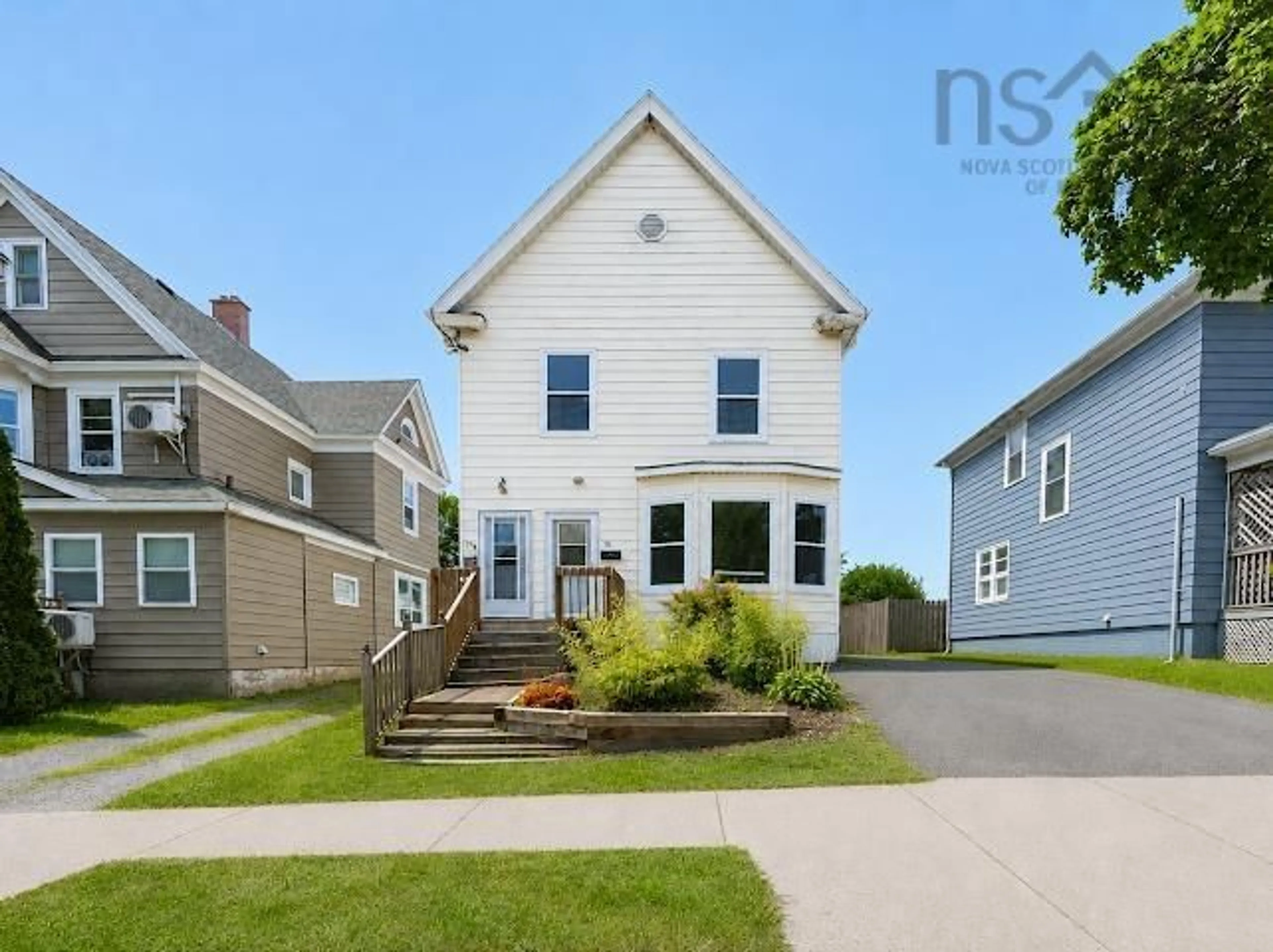 Home with vinyl exterior material, street for 18/20 Queen St, Sydney Nova Scotia B1S 2Y9