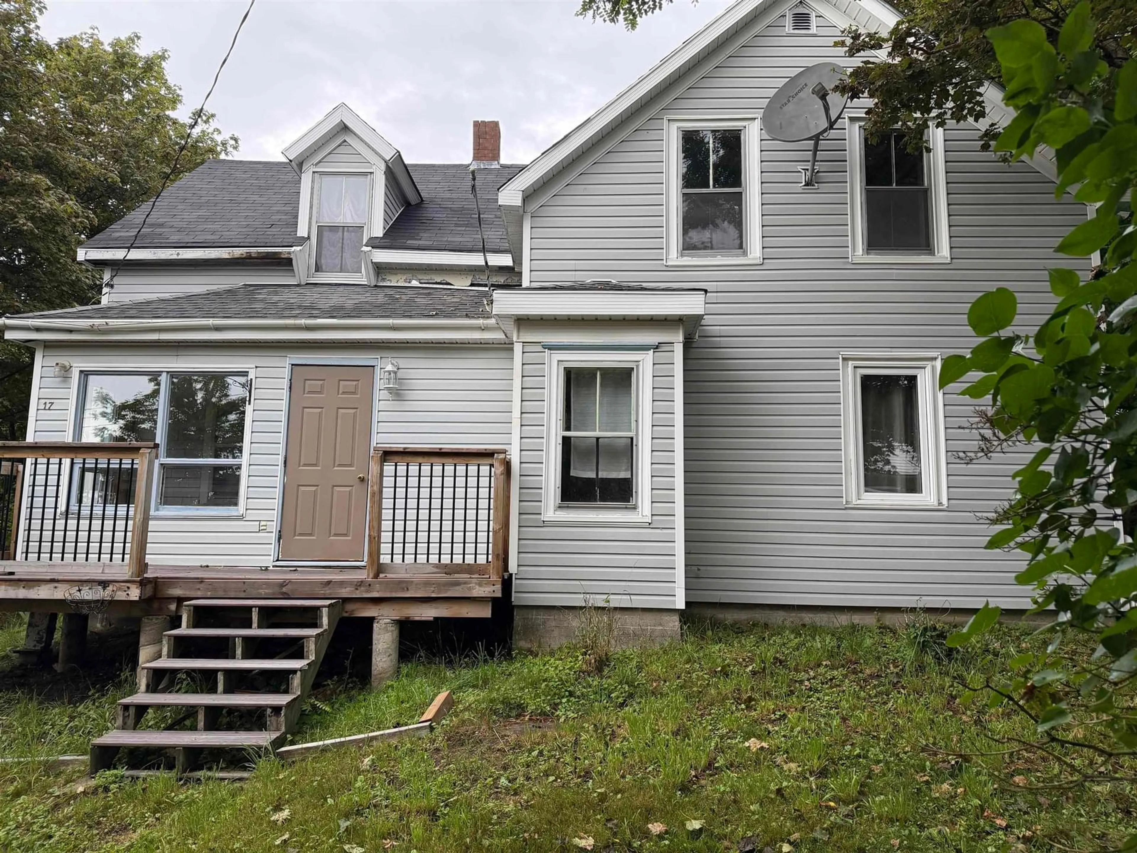 Home with vinyl exterior material, street for 17 Mechanic St, Trenton Nova Scotia B0K 1X2