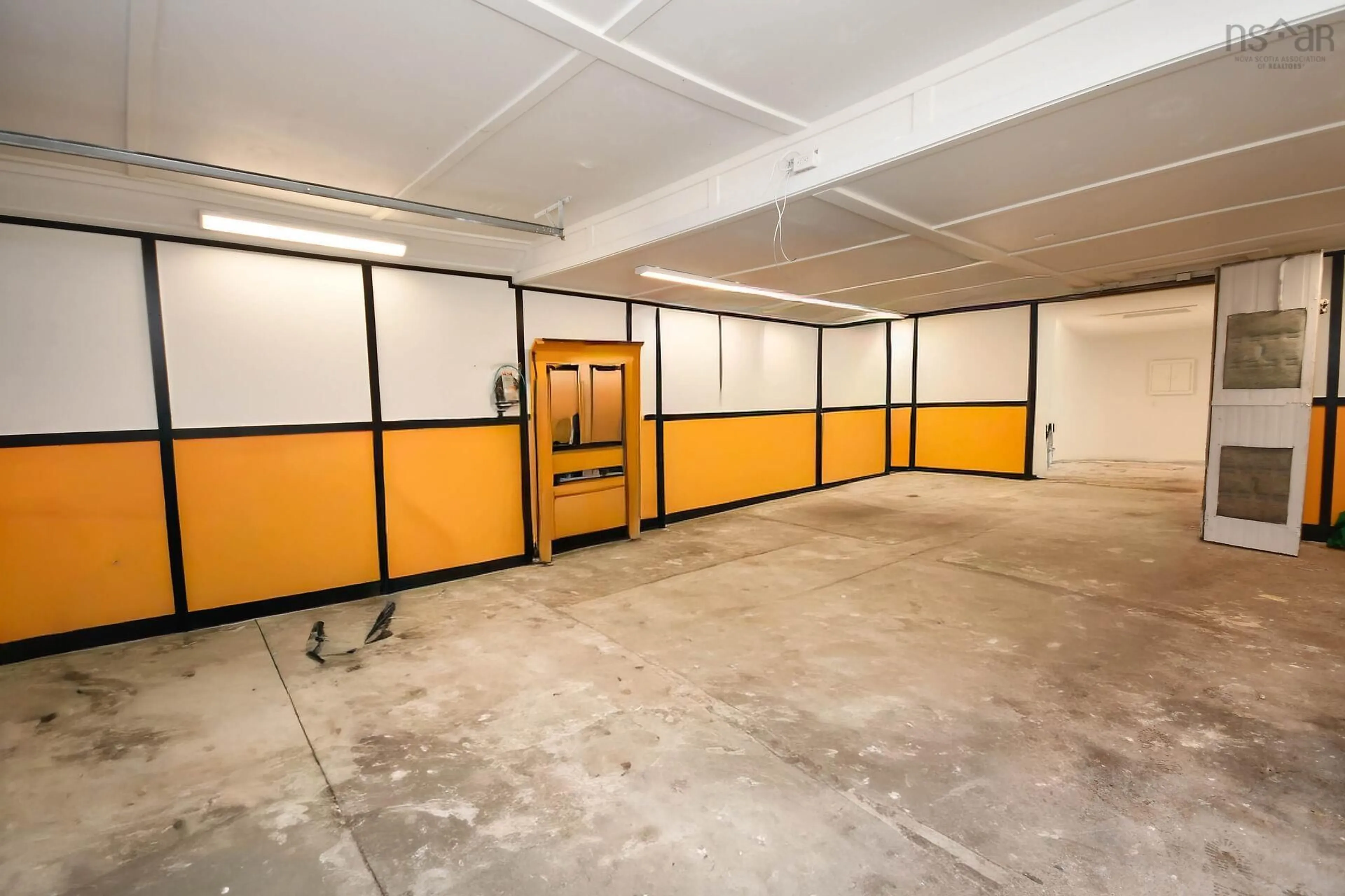 Indoor garage for 2324 Beaver Bank Rd, Beaver Bank Nova Scotia B4G 1E5