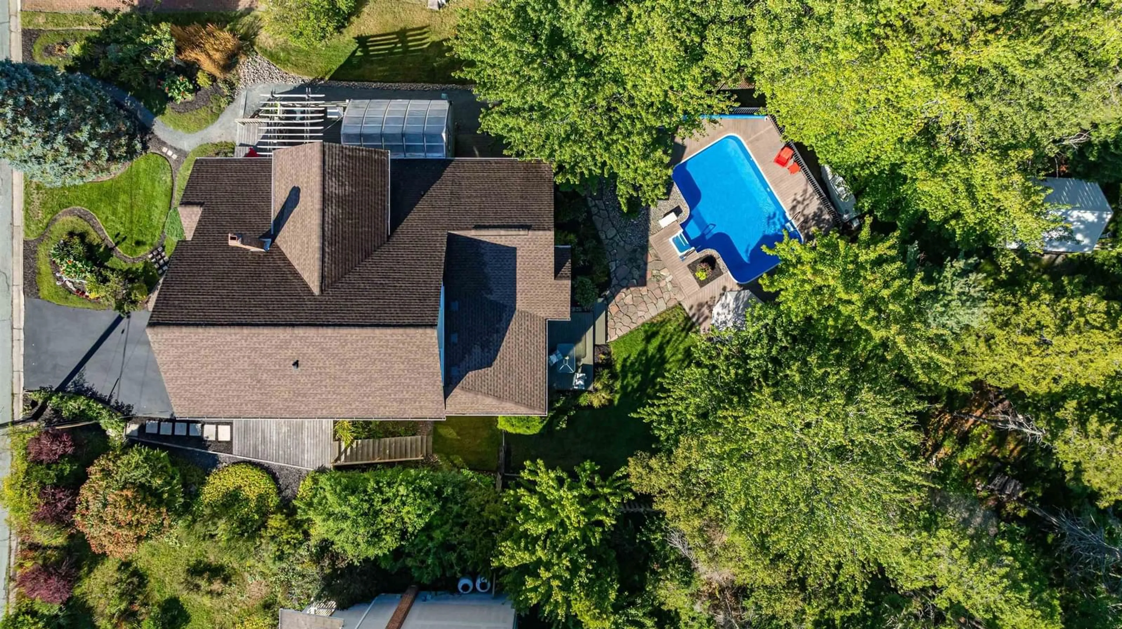 A pic from outside/outdoor area/front of a property/back of a property/a pic from drone, unknown for 17 Oakley Ave, Halifax Nova Scotia B3M 3G6