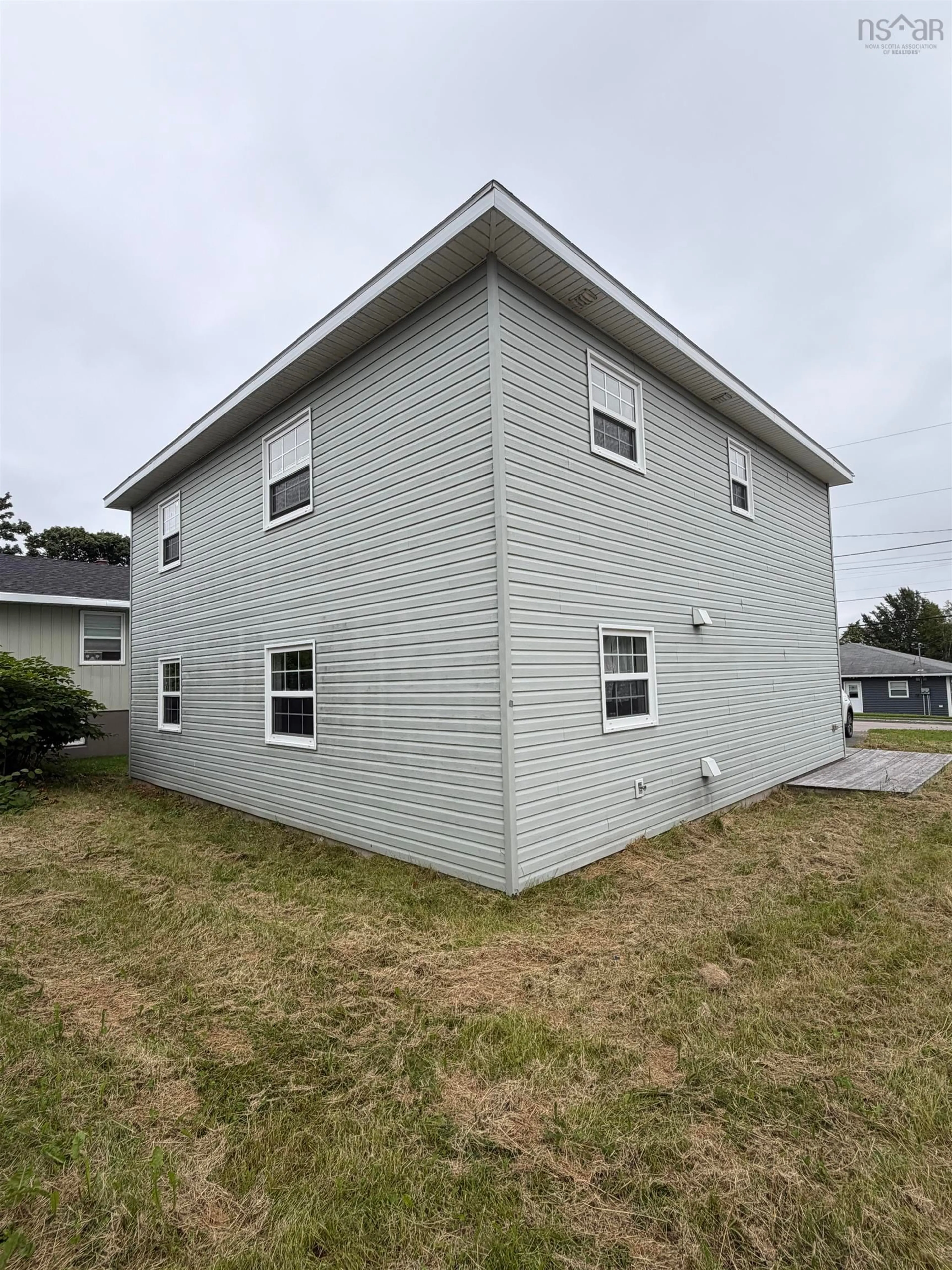 Home with vinyl exterior material, building for 272/274 York St, Glace Bay Nova Scotia B1A 2M3