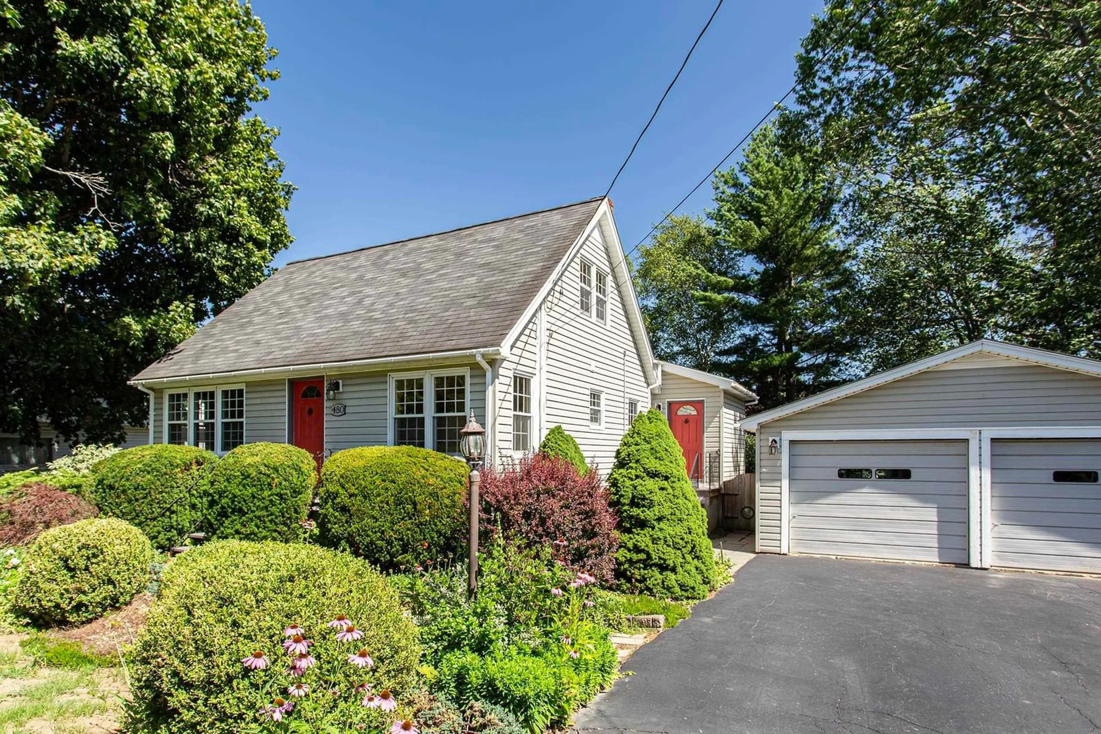 Home with vinyl exterior material, street for 480 Main St, Middleton Nova Scotia B0S 1P0