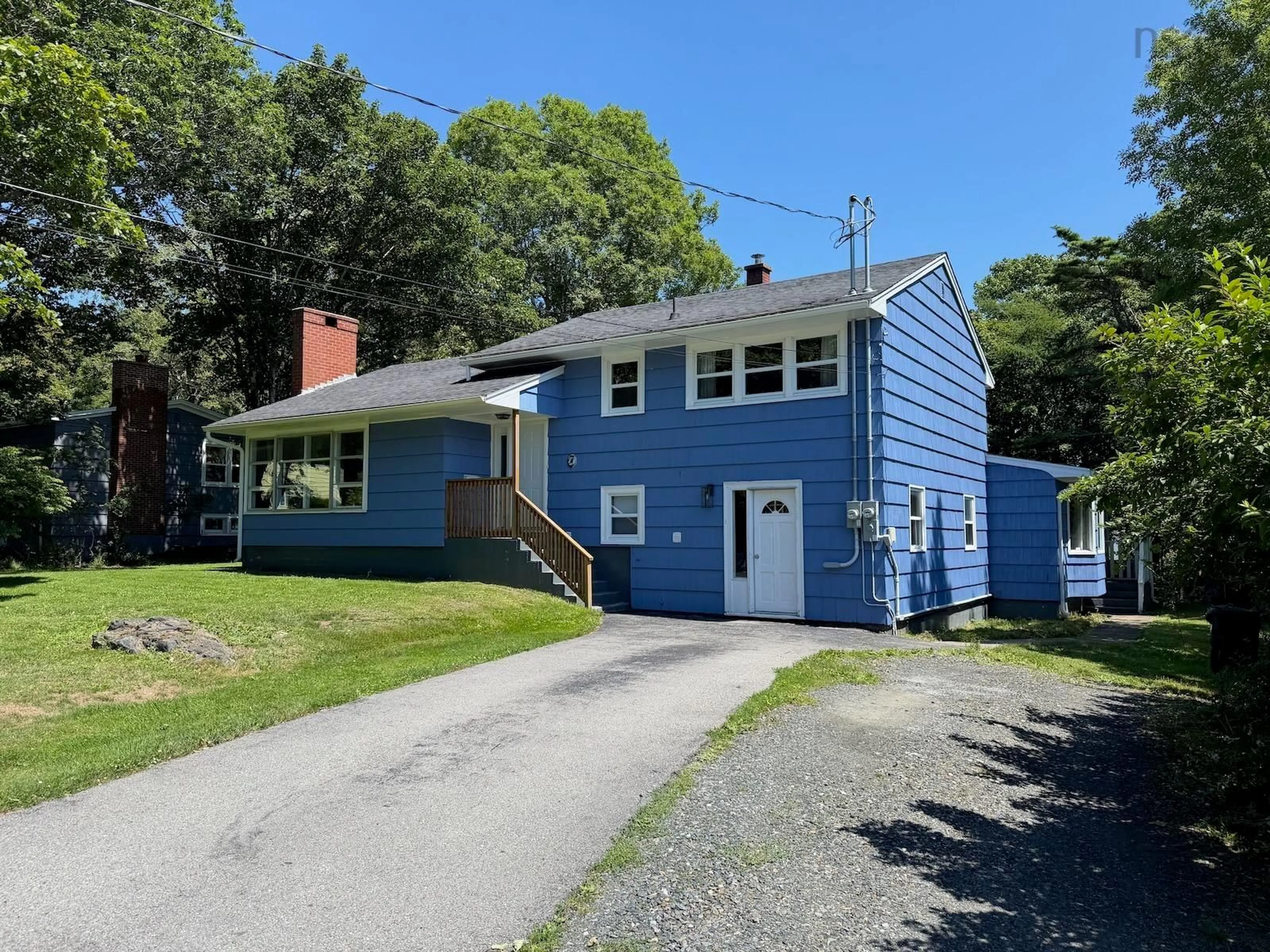 A pic from outside/outdoor area/front of a property/back of a property/a pic from drone, street for 7 Highland Ave, Yarmouth Nova Scotia B5A 2A3