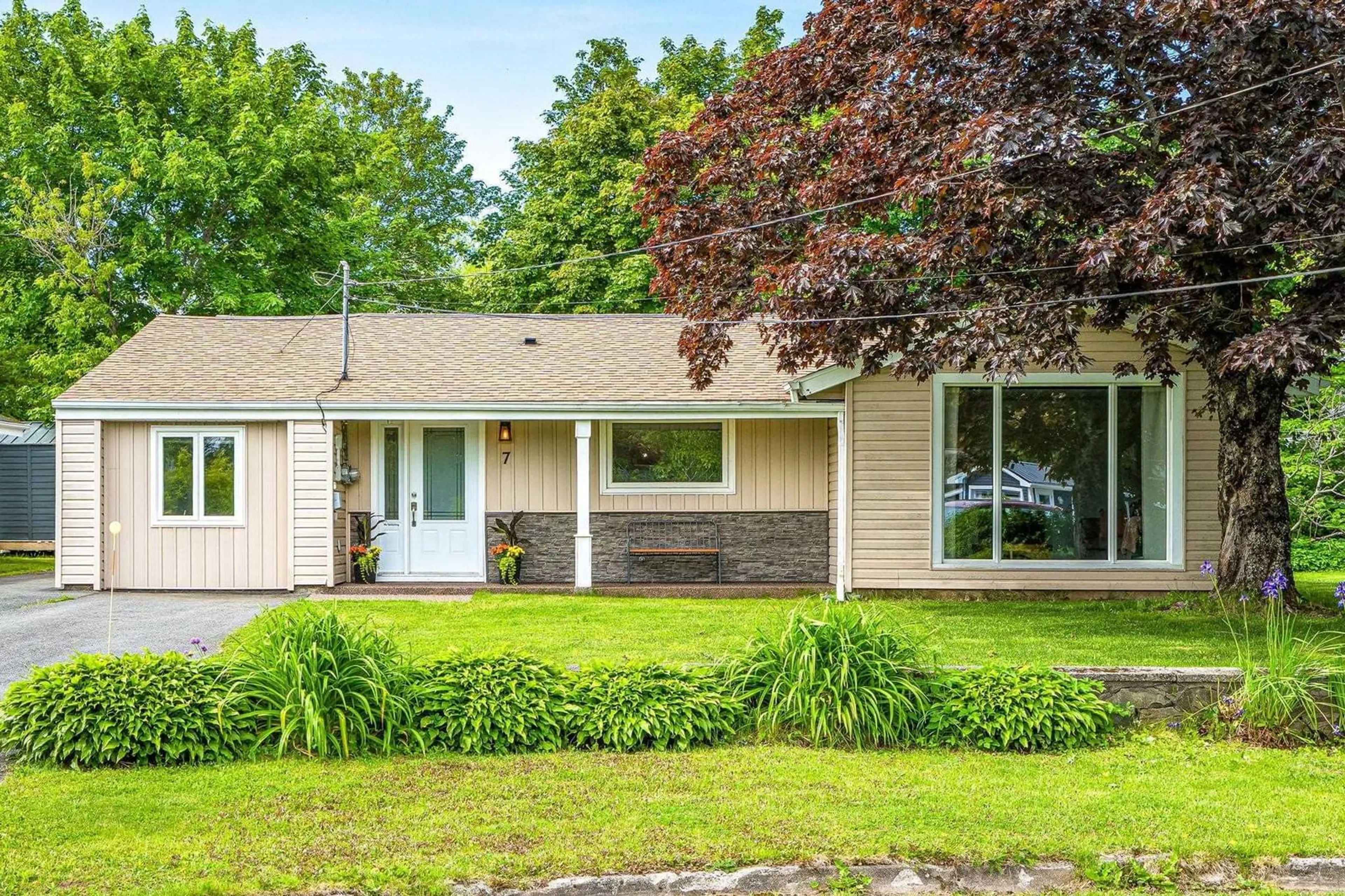 Home with vinyl exterior material, street for 7 Nabob Crt, Dartmouth Nova Scotia B2W 0B5