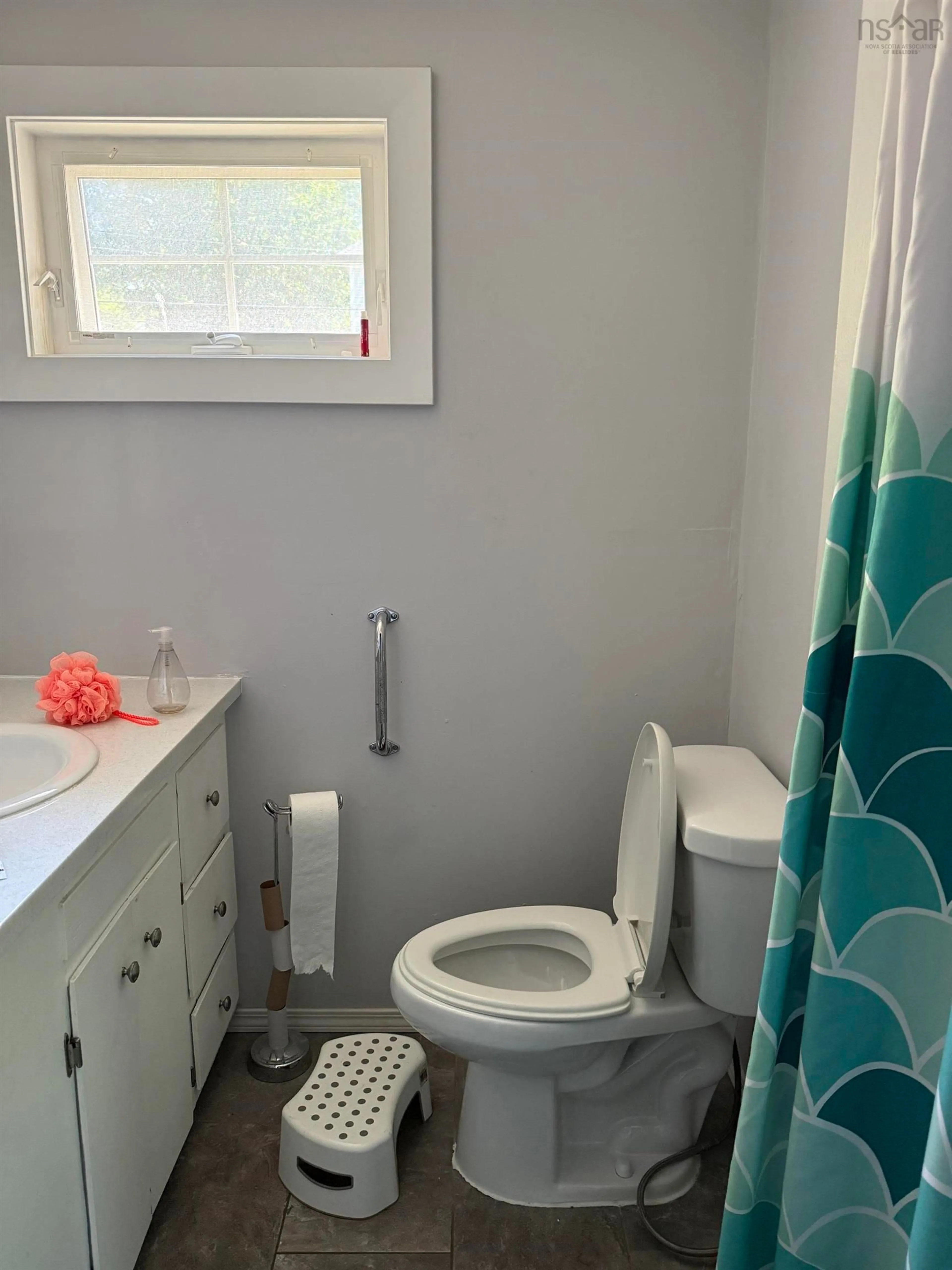 Standard bathroom, unknown for 45 Scotia St, Bridgewater Nova Scotia B4V 1E6