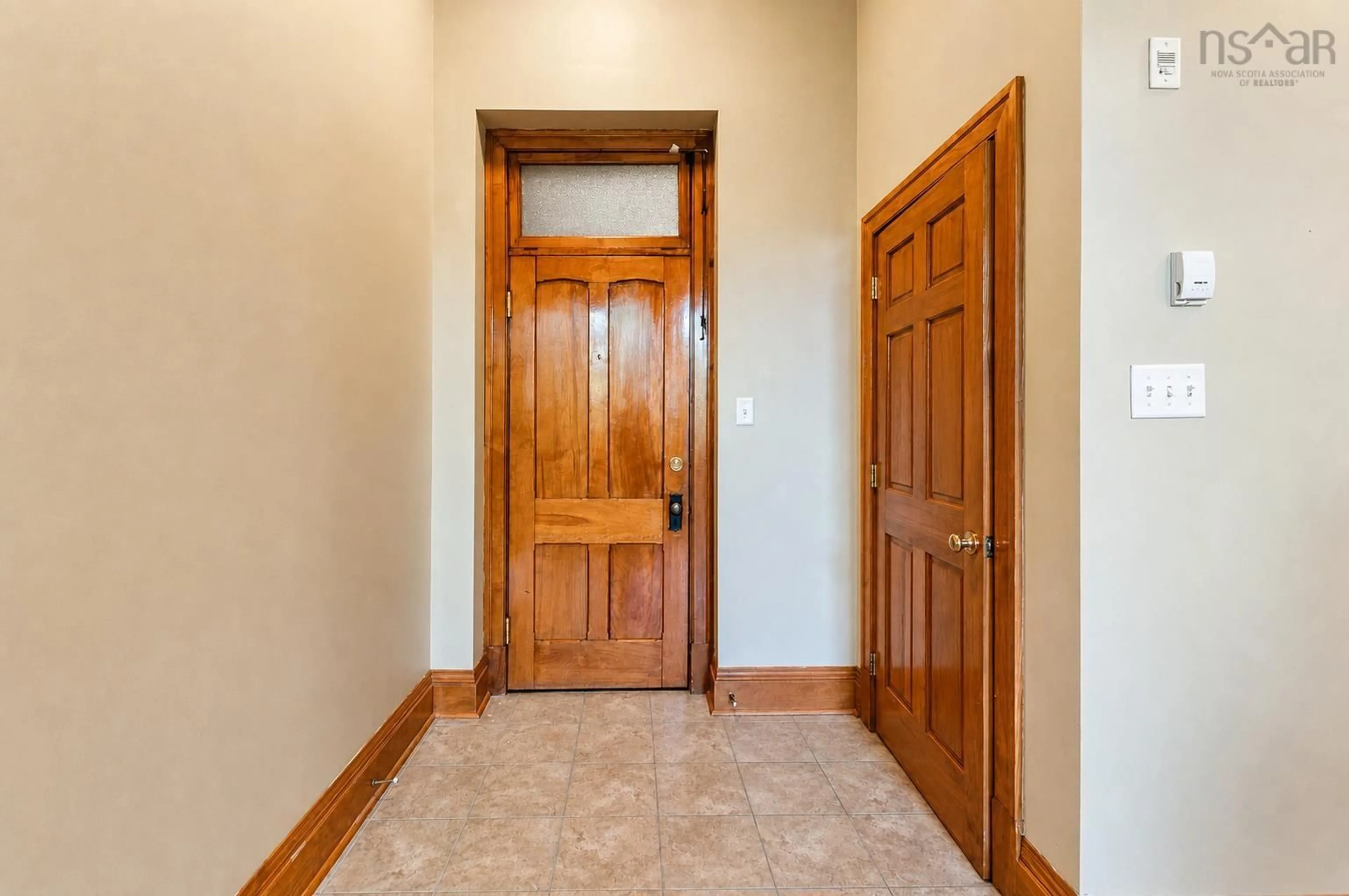 Indoor entryway for 5355 Russell #101, Halifax Peninsula Nova Scotia B3K 1W8