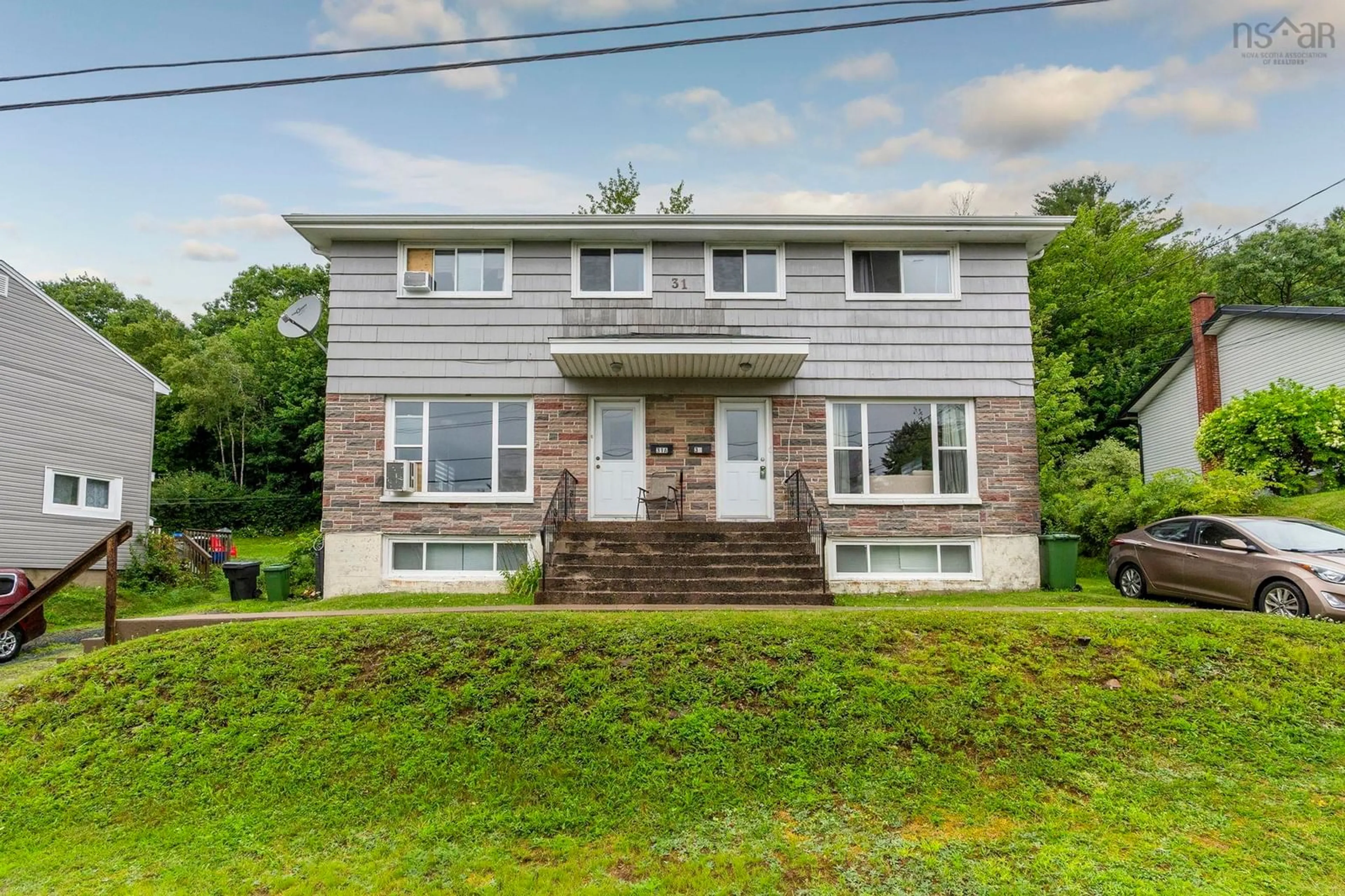 Home with vinyl exterior material, unknown for 31 and 31A Mountain Ave, Dartmouth Nova Scotia B2Z 1E9