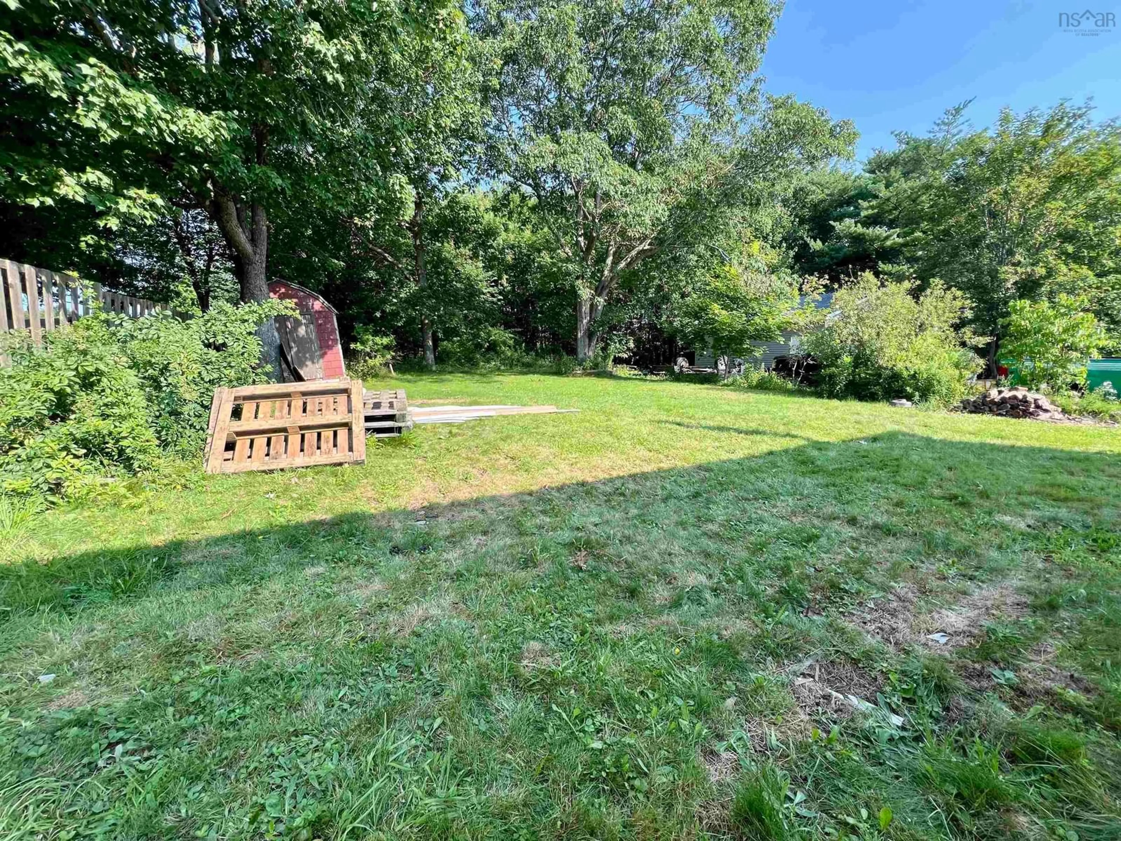 A pic from outside/outdoor area/front of a property/back of a property/a pic from drone, unknown for 45 Belmont Ave, Dartmouth Nova Scotia B2W 1E6