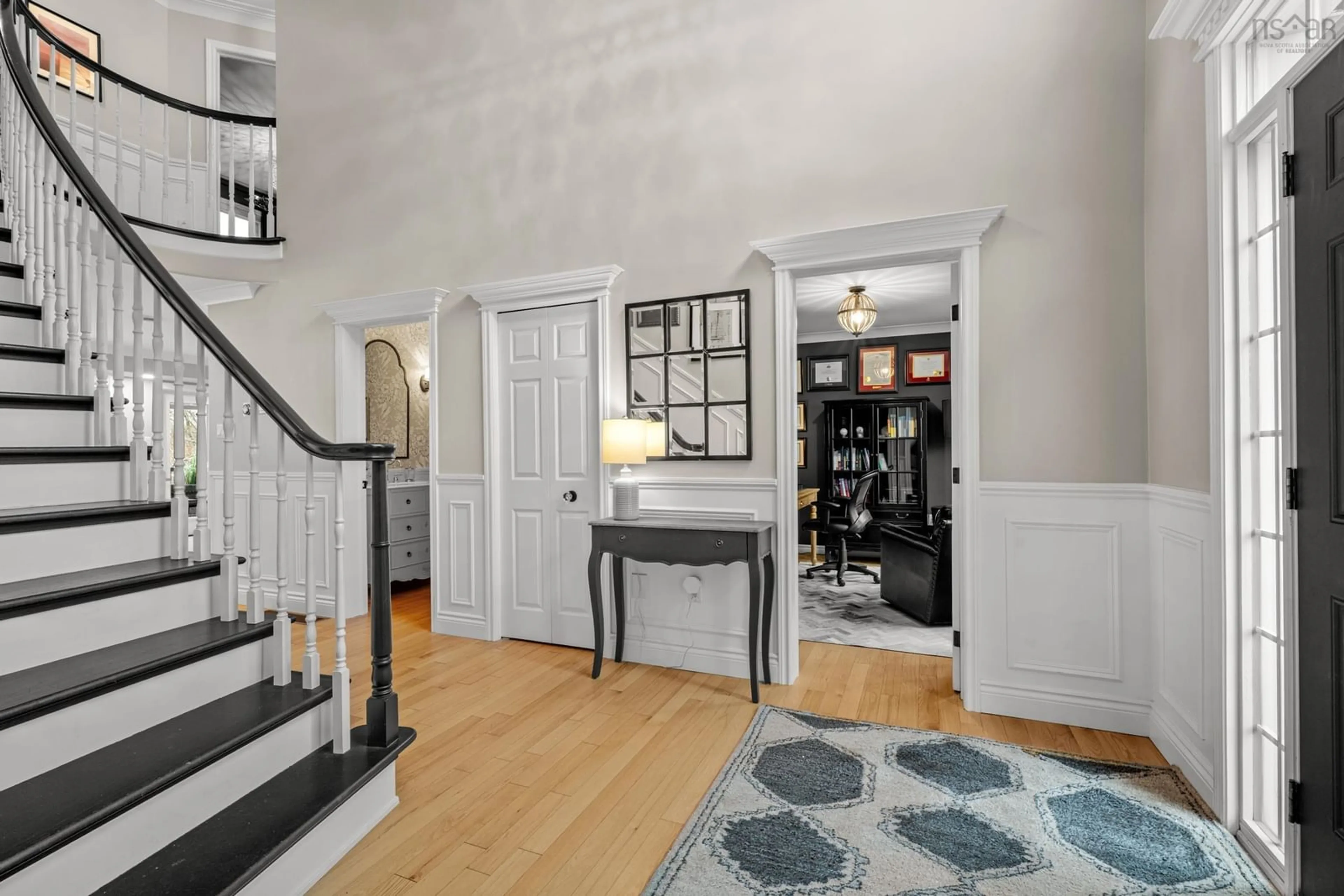 Indoor entryway for 20 Quinn Crt, Bedford Nova Scotia B4A 4B3