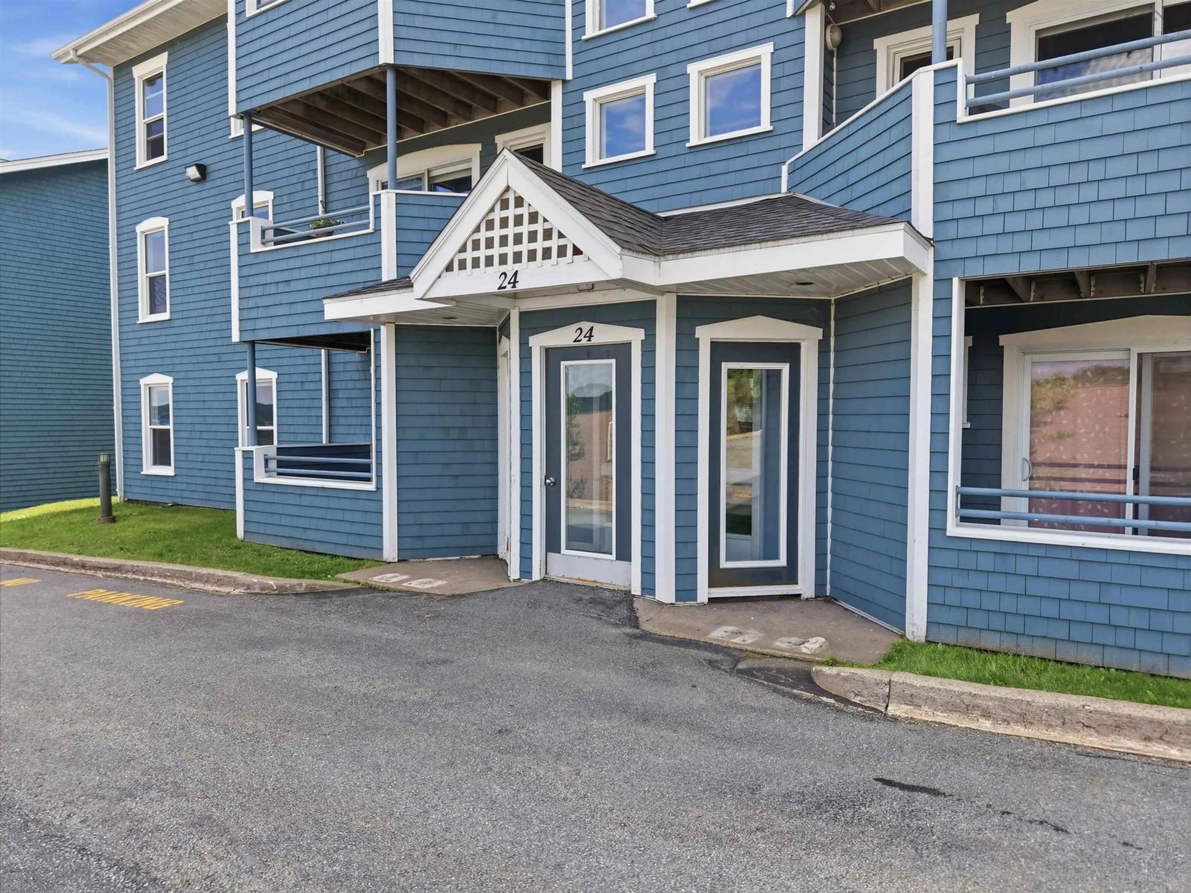 Indoor foyer for 24 Hammonds Plains Rd #211, Bedford Nova Scotia B4A 3P3