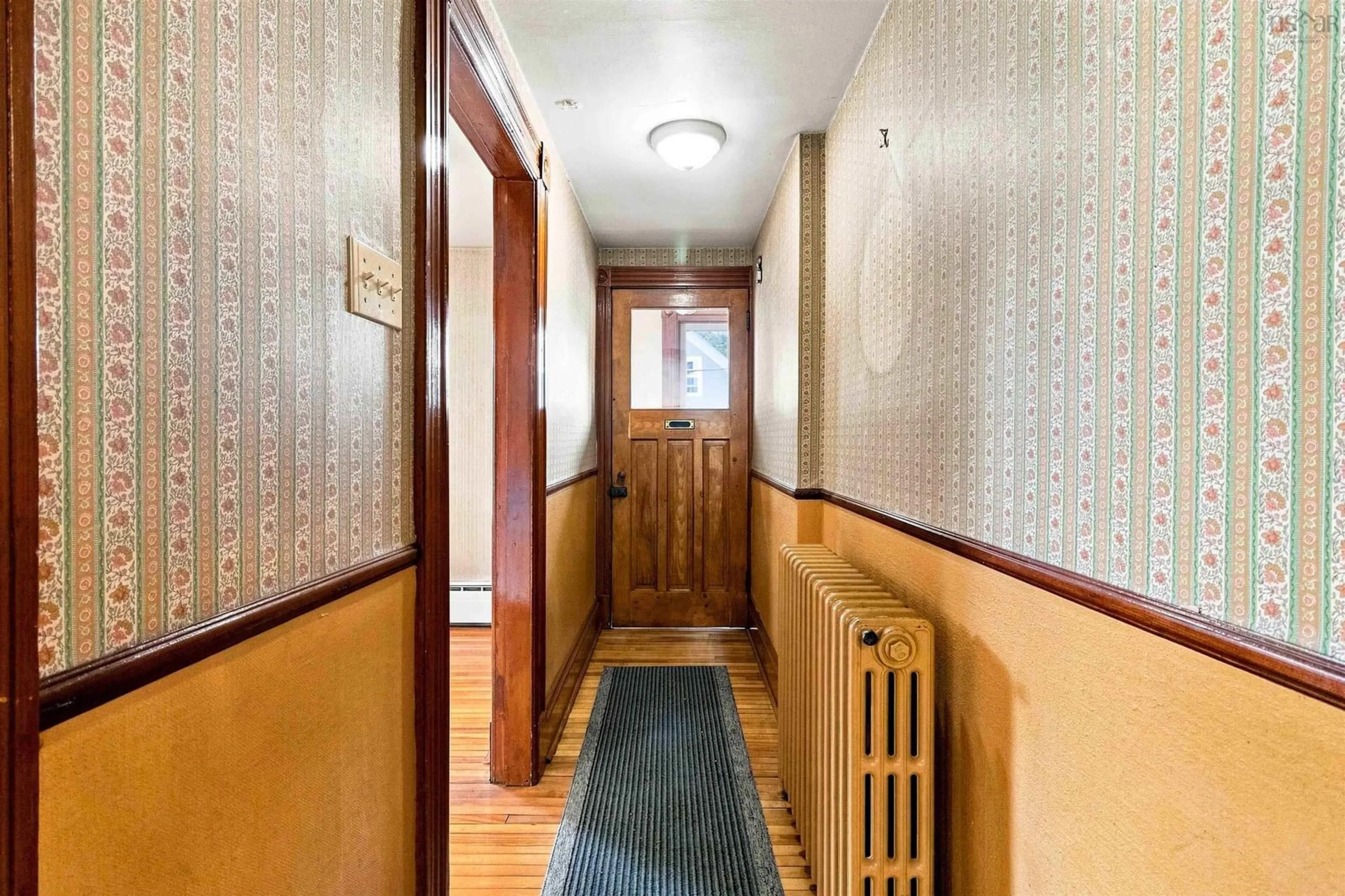 Indoor foyer for 6269 Yukon St, Halifax Peninsula Nova Scotia B3L 1E9