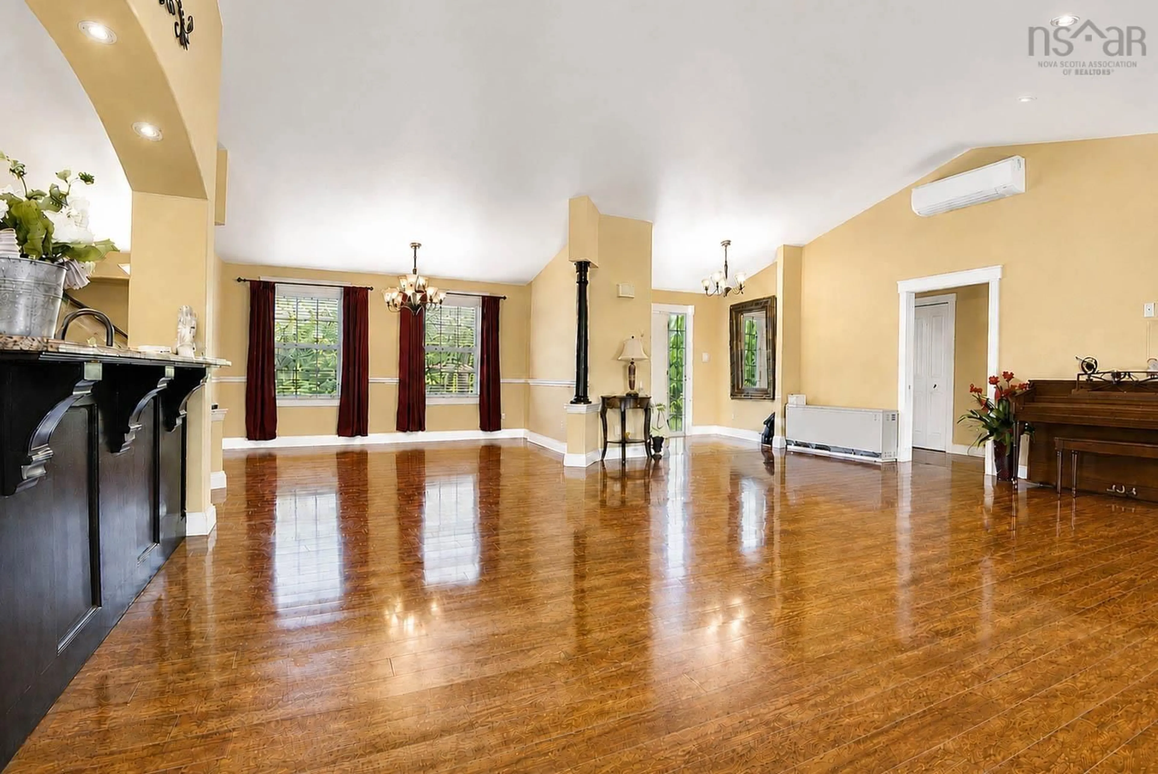 Indoor foyer for 42 Rowan Ave, New Glasgow Nova Scotia B2H 0A4