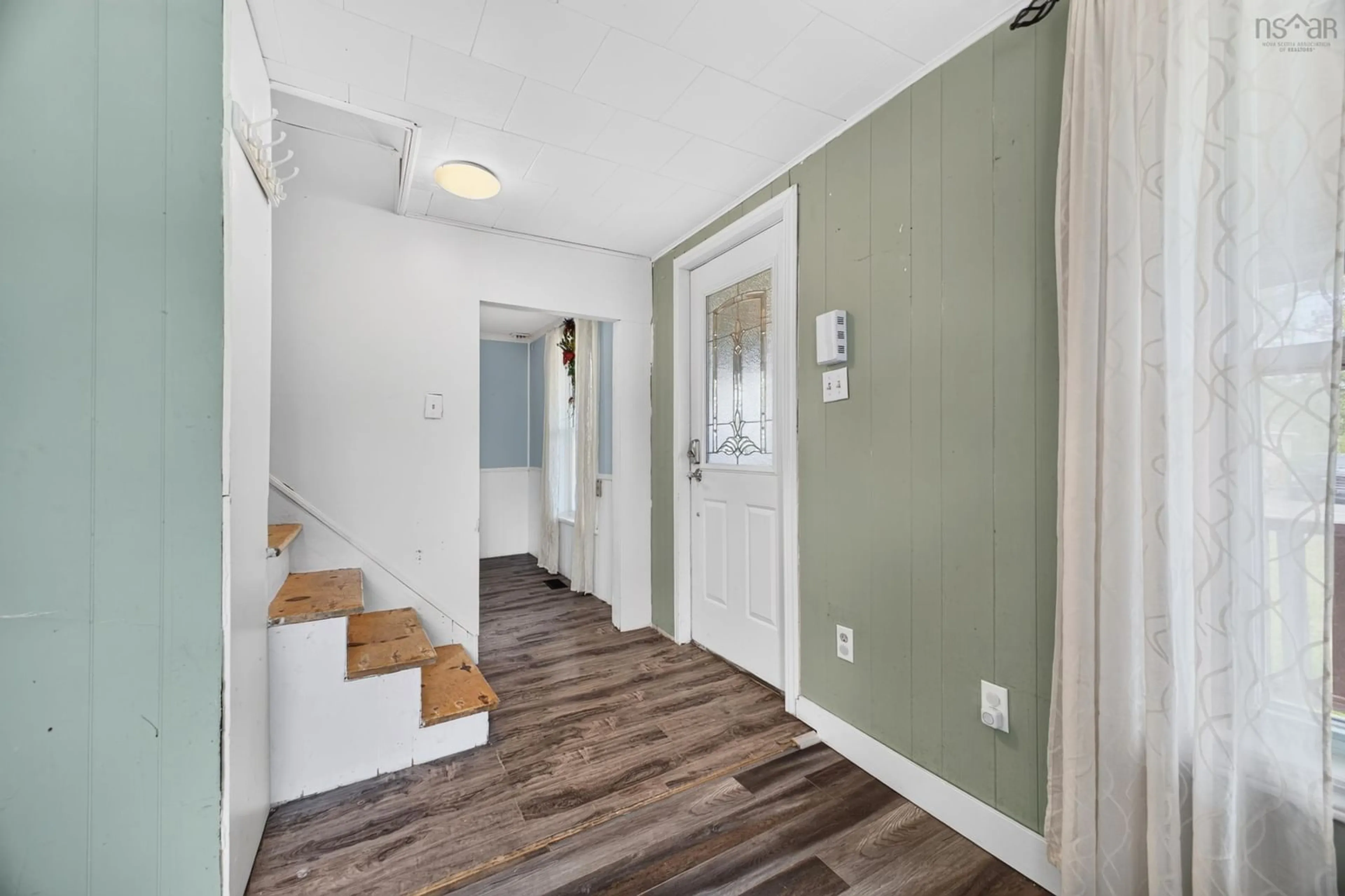 Indoor entryway for 2149 Cowan St, Westville Nova Scotia B0K 2A0