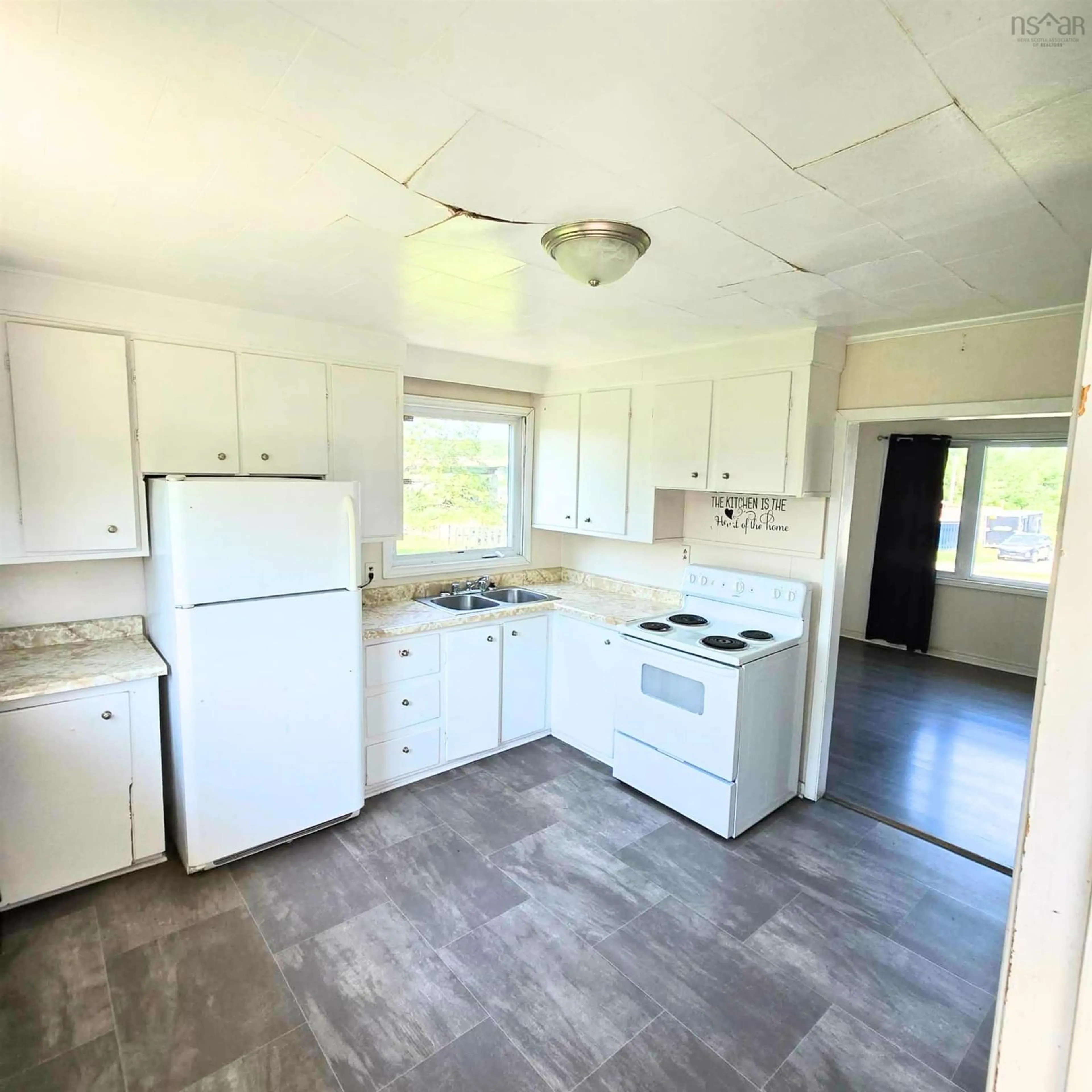 Standard kitchen, unknown for 7 Cartwright St, North Sydney Nova Scotia B2A 3G7