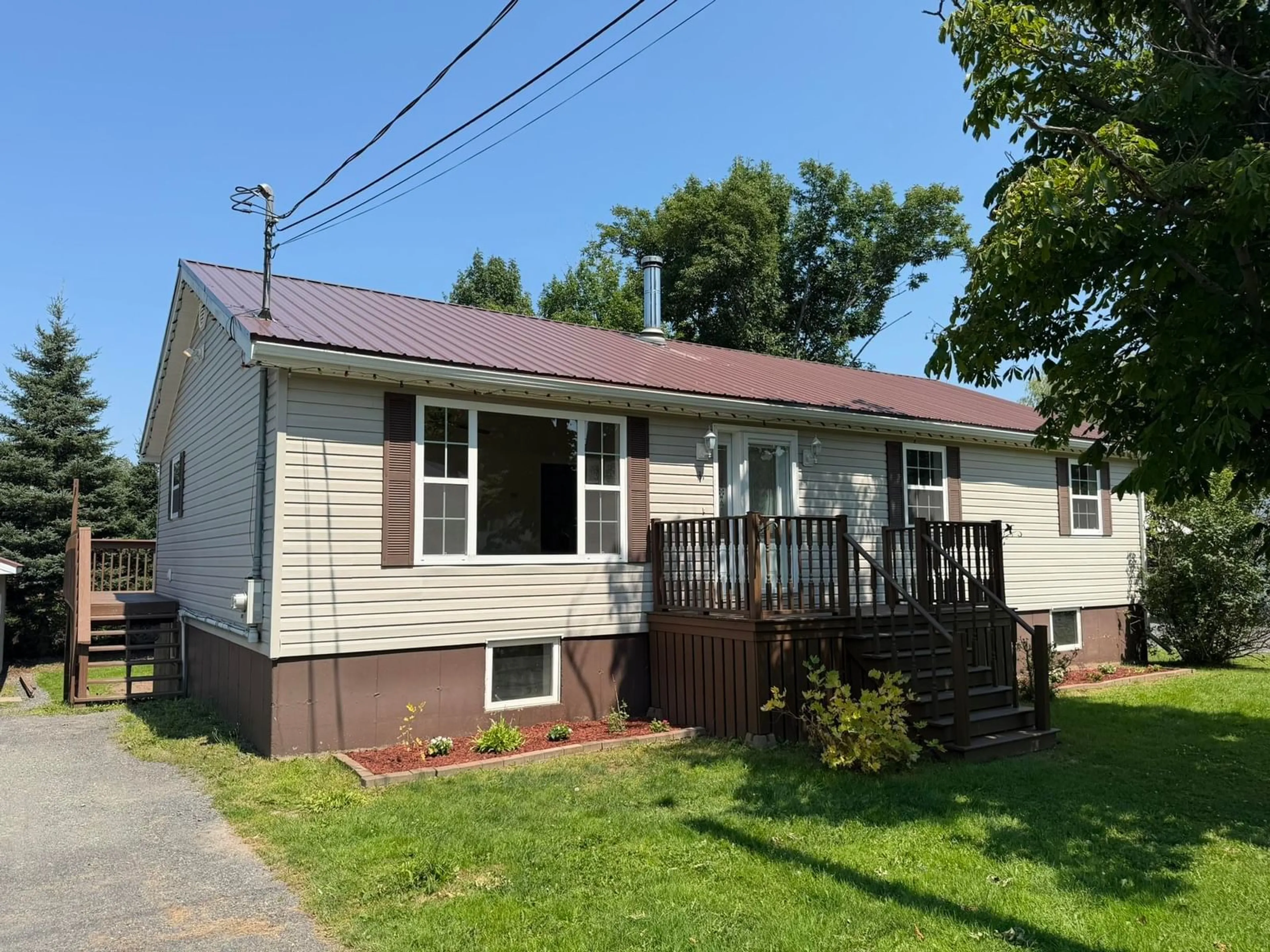 Home with vinyl exterior material, street for 31 Duke St, Trenton Nova Scotia B0K 1X0