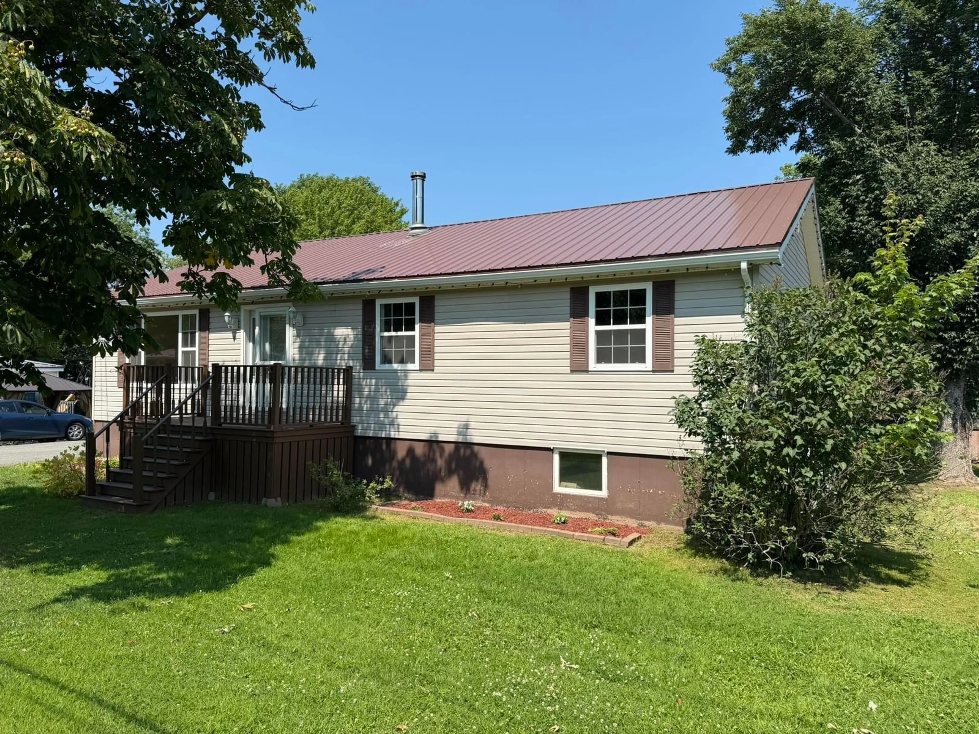 Home with vinyl exterior material, street for 31 Duke St, Trenton Nova Scotia B0K 1X0