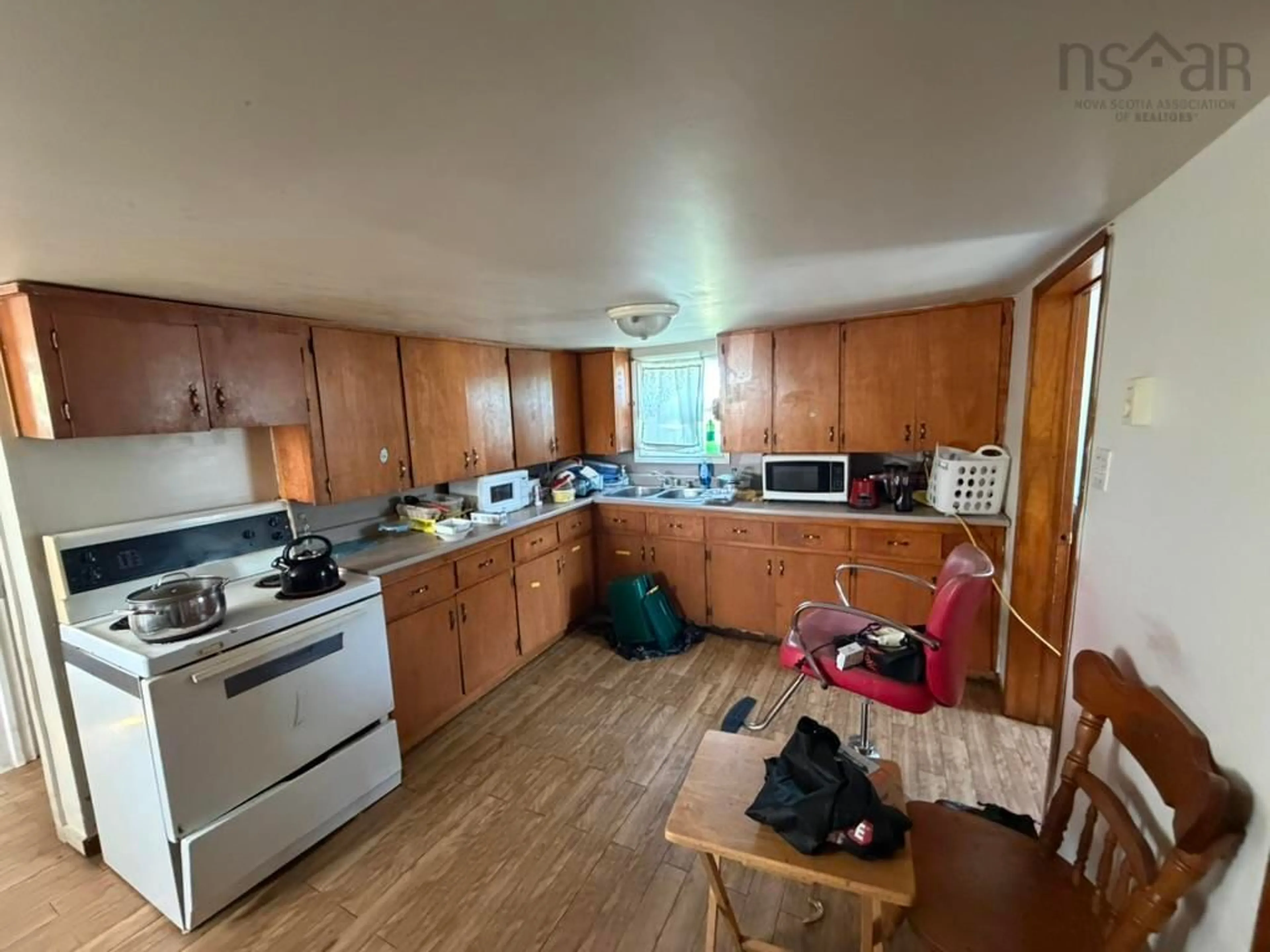 A pic of a room for 358 Douglas Ave, Glace Bay Nova Scotia B1A 1E1