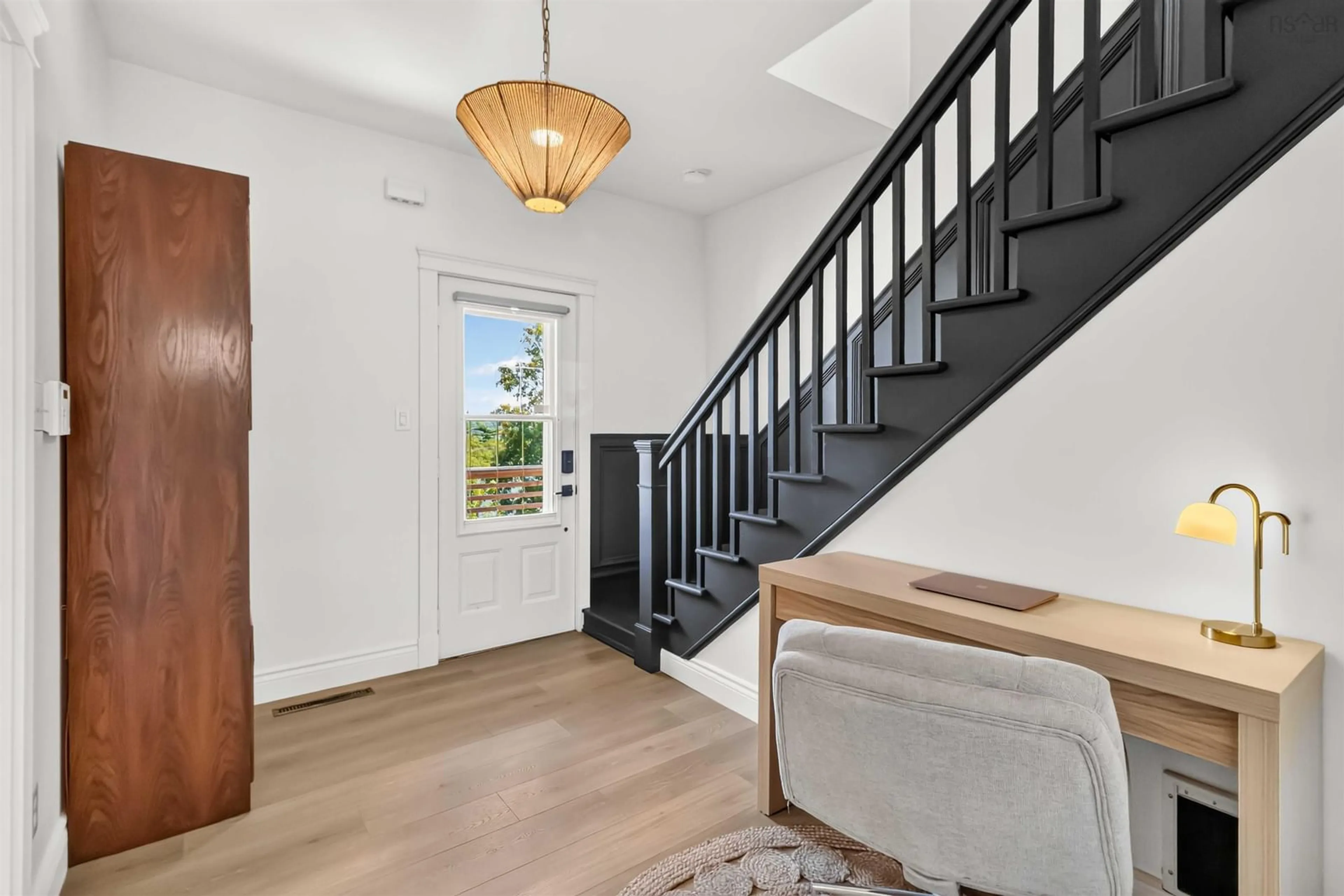 Indoor entryway for 4 Maplewood Dr, Halifax Nova Scotia B3N 1C3