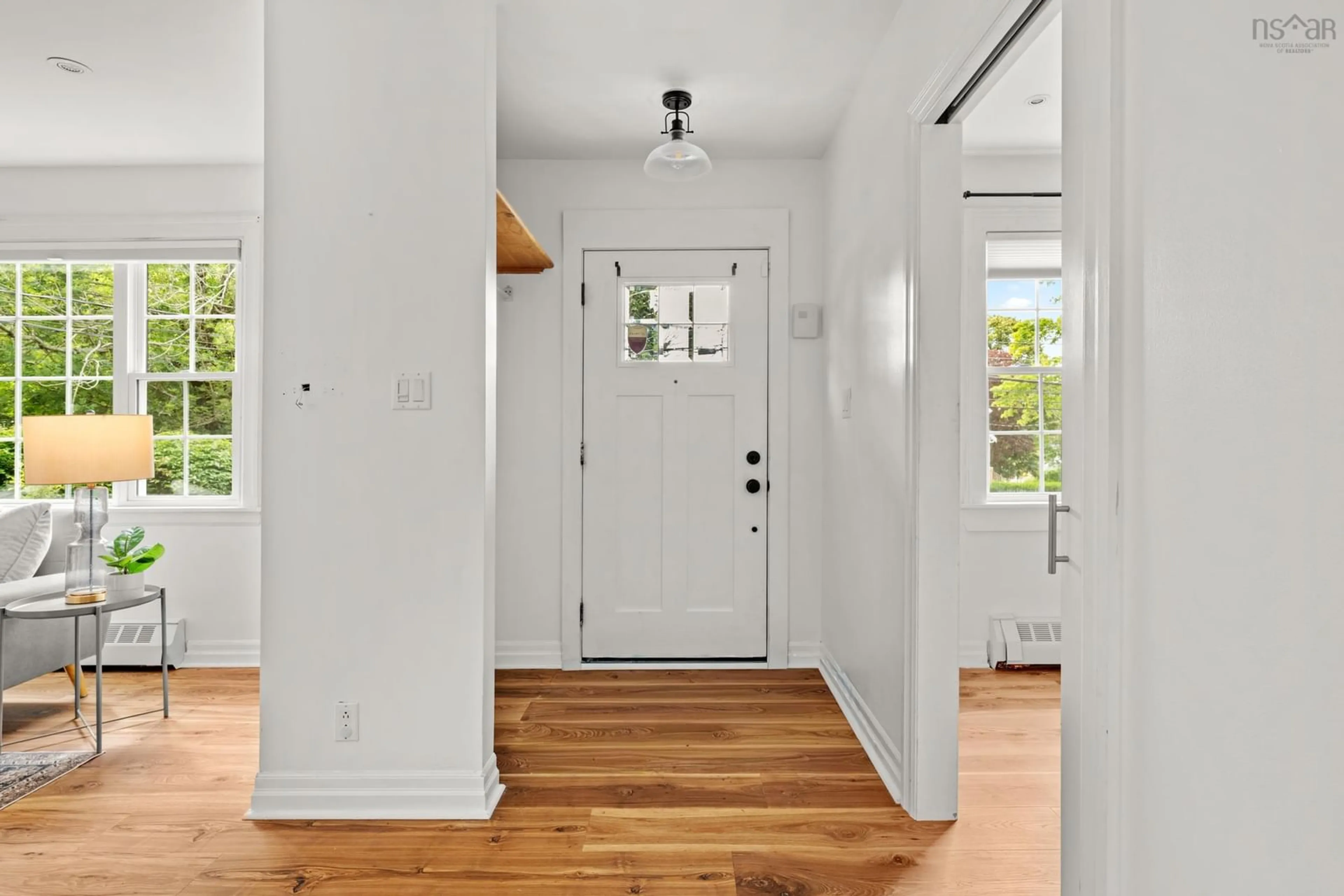 Indoor entryway for 6705 Quinpool Rd, Halifax Nova Scotia B3L 1C1