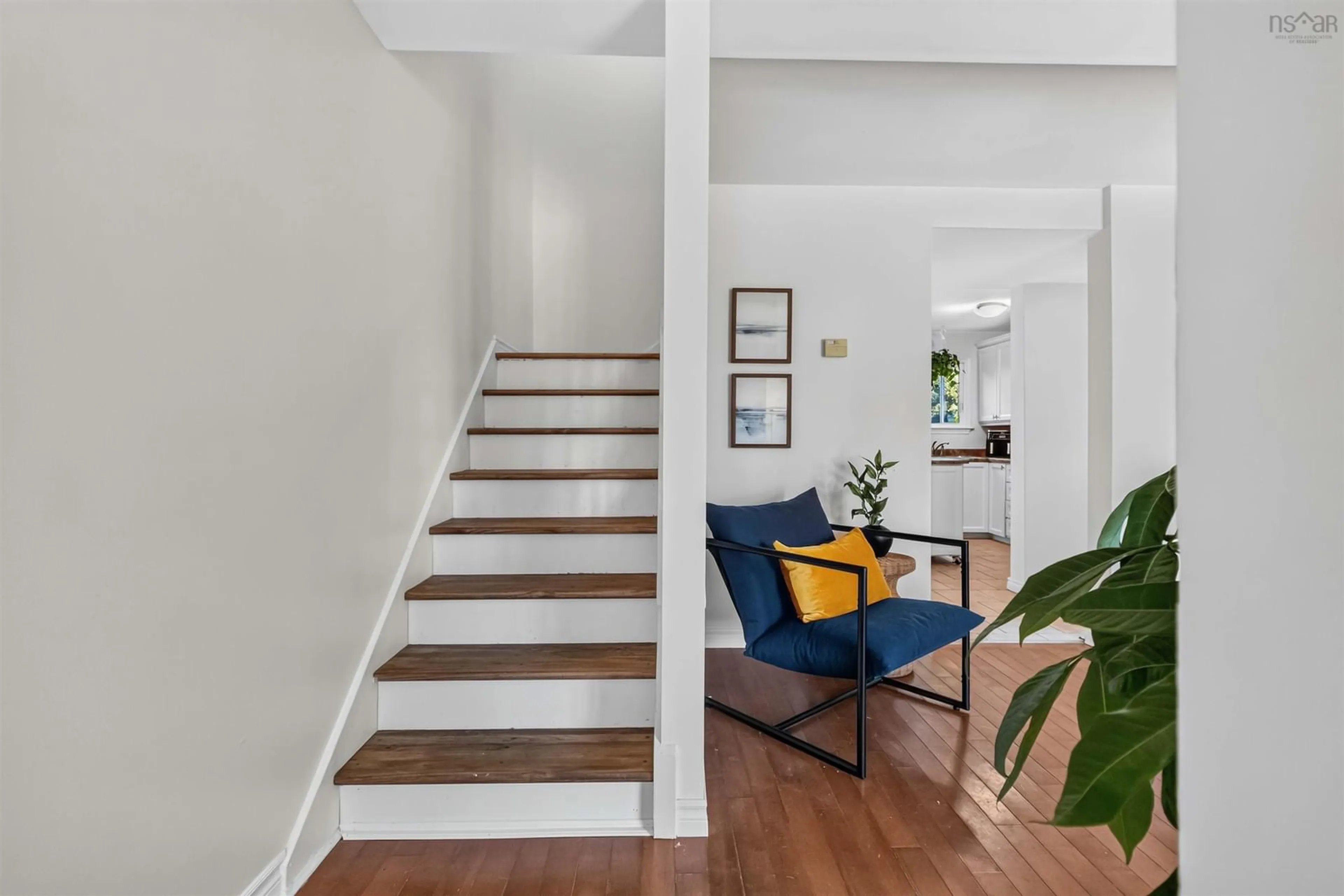 Indoor entryway for 27 Armbro Lane, Cole Harbour Nova Scotia B2V 1N9