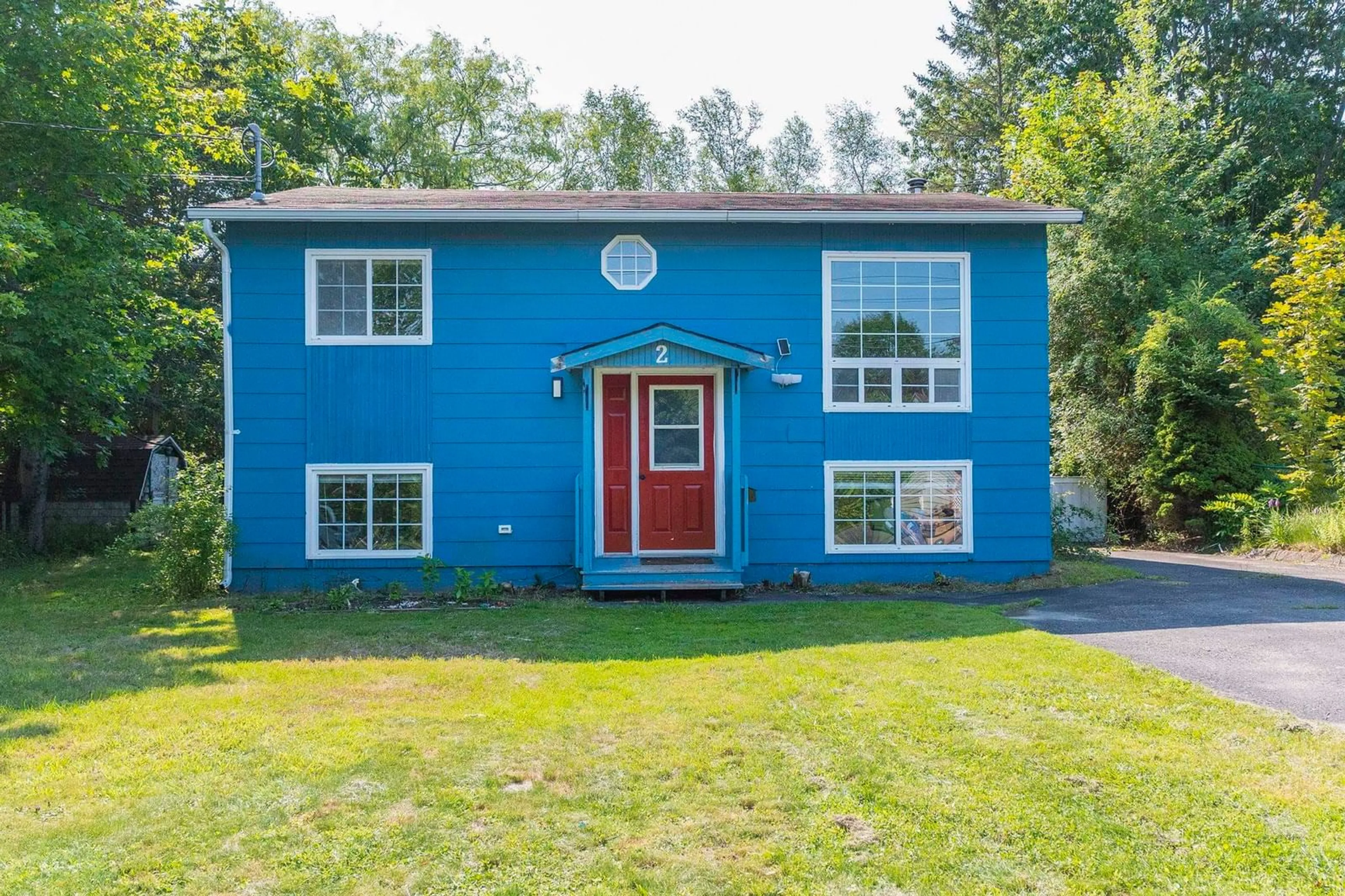 Home with vinyl exterior material, street for 2 Minas St, Kentville Nova Scotia B4N 2N8