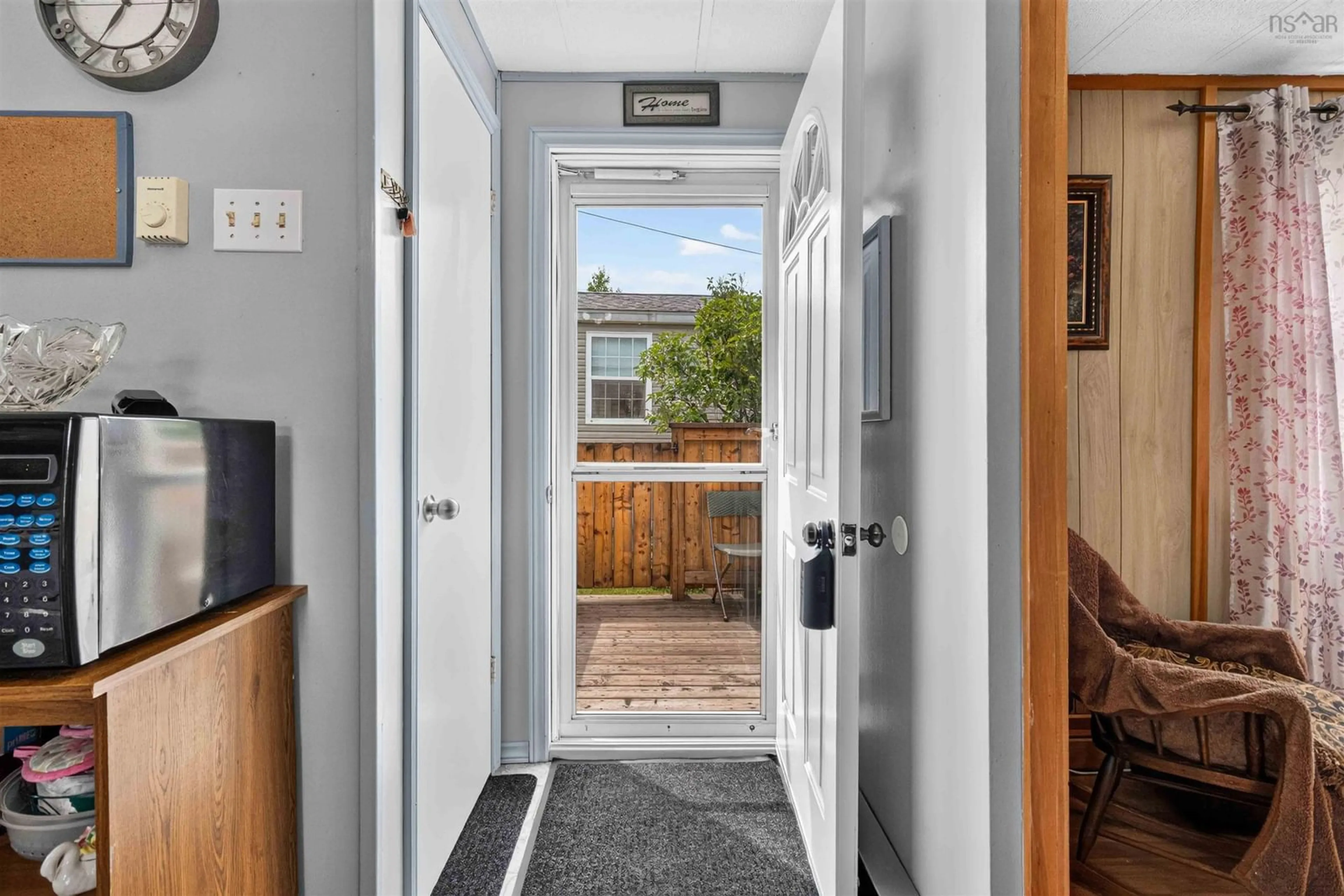 Indoor entryway for 735 Fern Dr, Beaver Bank Nova Scotia B4E 1M1