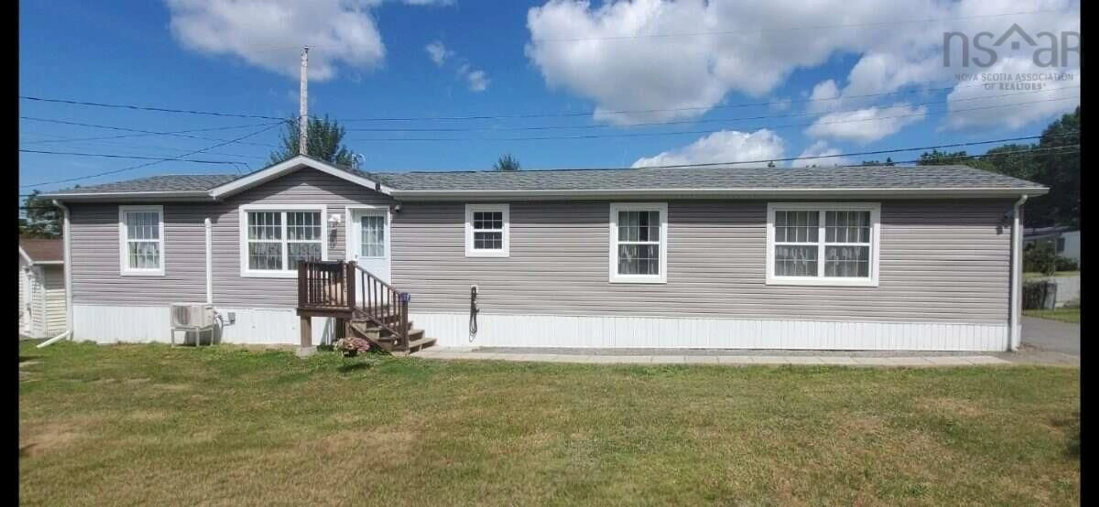 Home with vinyl exterior material, unknown for 17 Parkwood Dr, New Minas Nova Scotia B4N 3T3