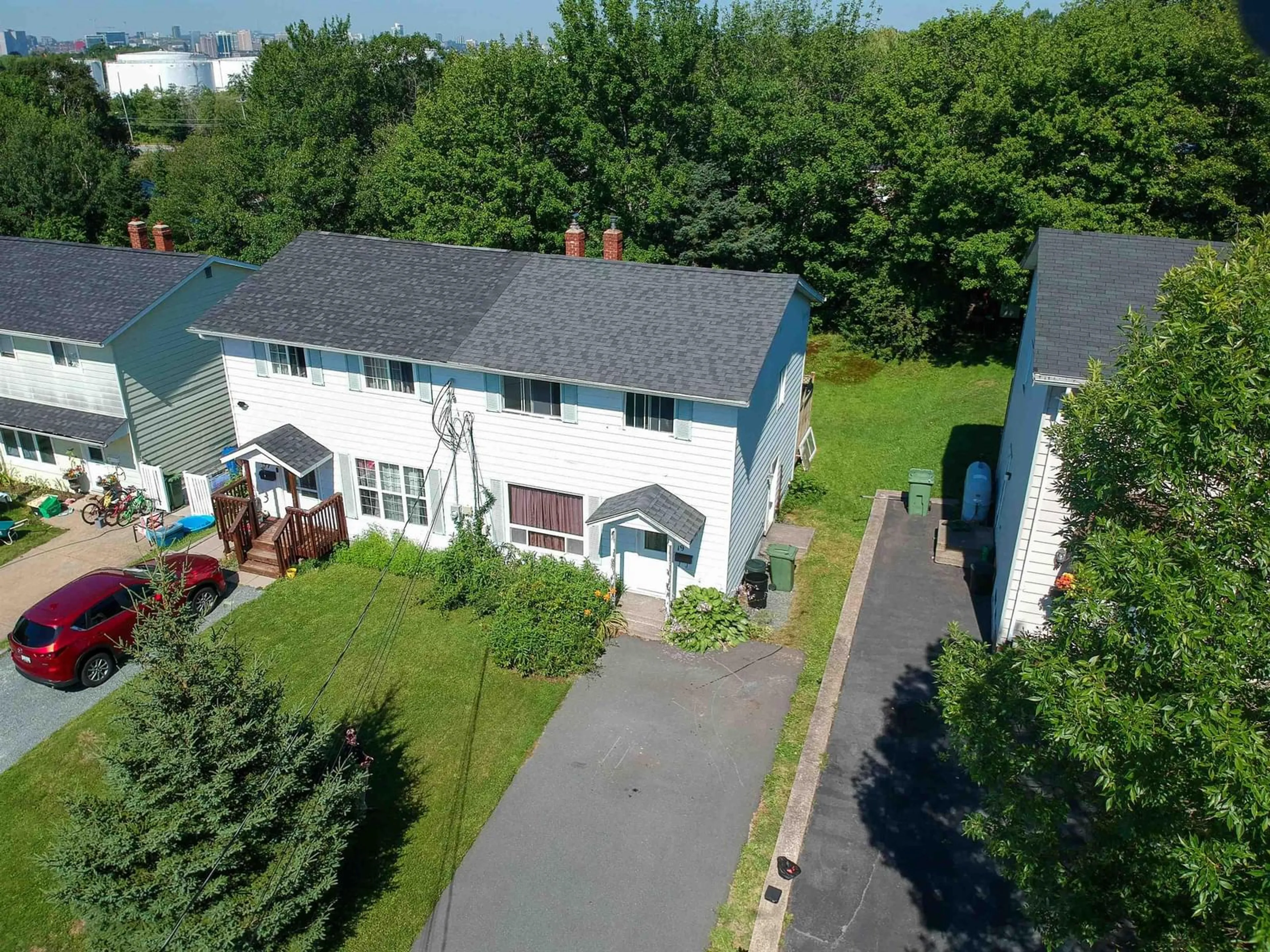 A pic from outside/outdoor area/front of a property/back of a property/a pic from drone, unknown for 19 Brompton Rd, Dartmouth Nova Scotia B2W 4M5