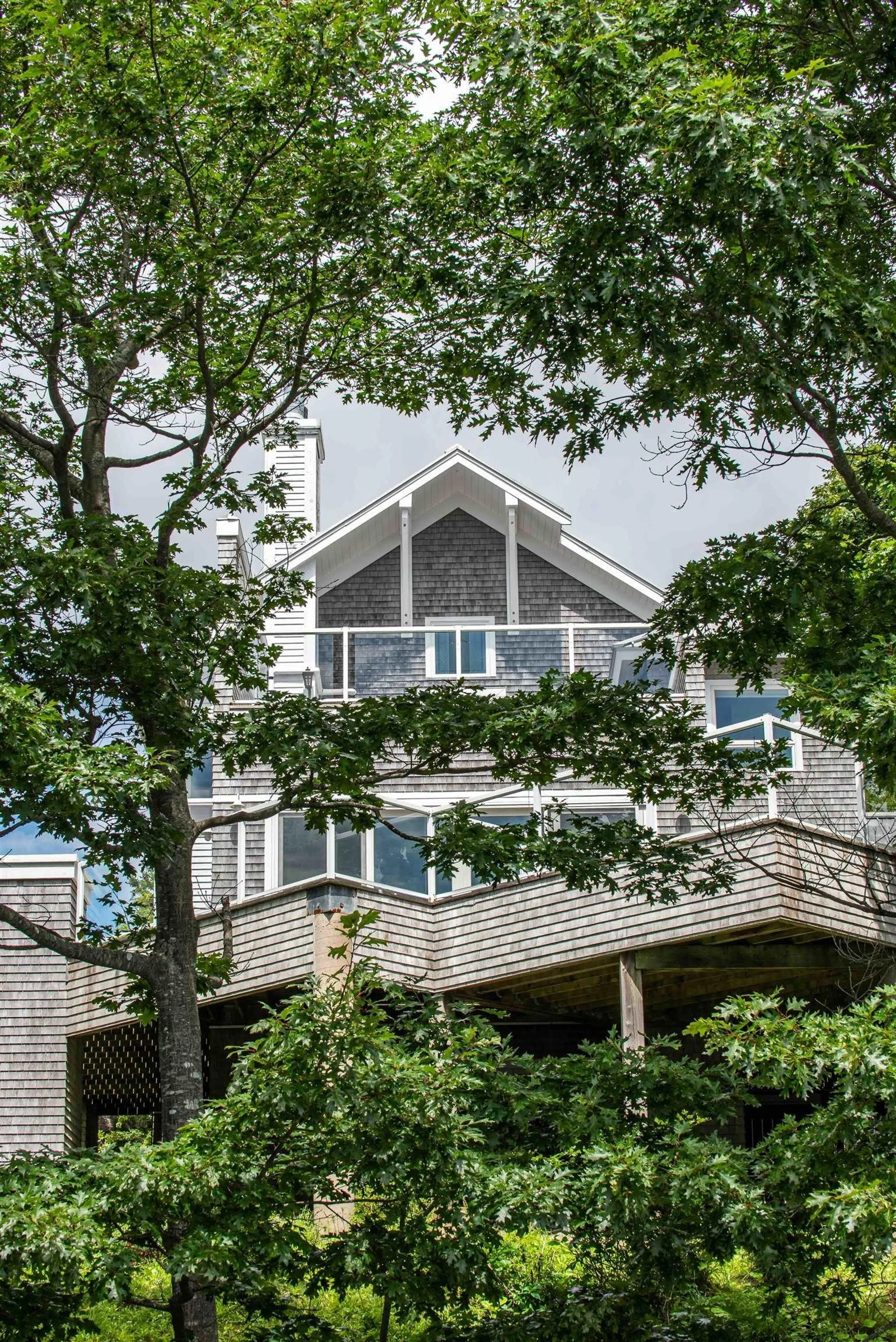 Home with vinyl exterior material, unknown for 5954 Mcculloch Crt, Halifax Nova Scotia B3H 4S9