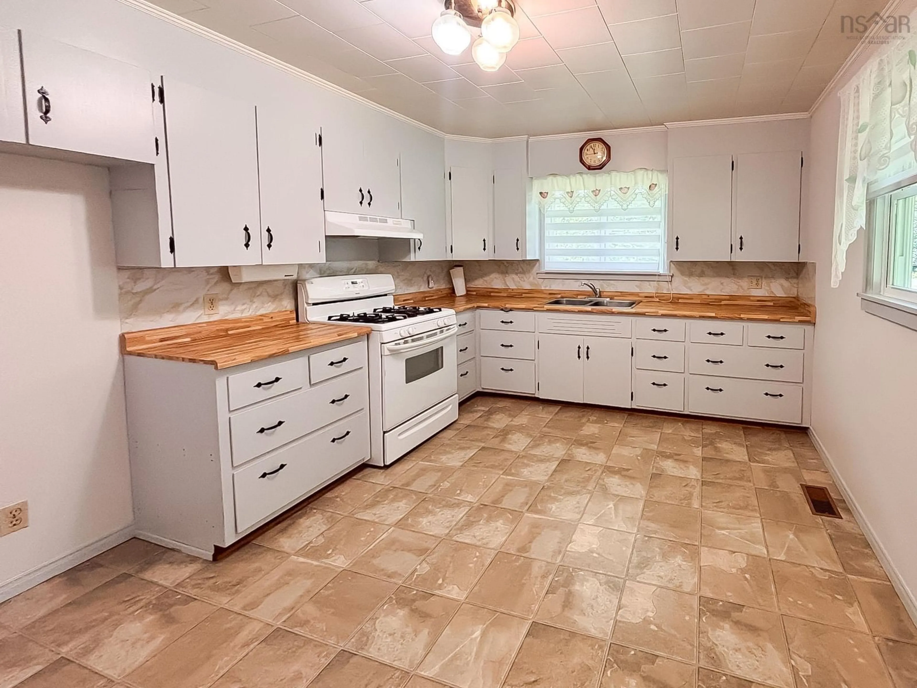 Standard kitchen, ceramic/tile floor for 460 Oakhill Rd, Oakhill Nova Scotia B4V 0C8