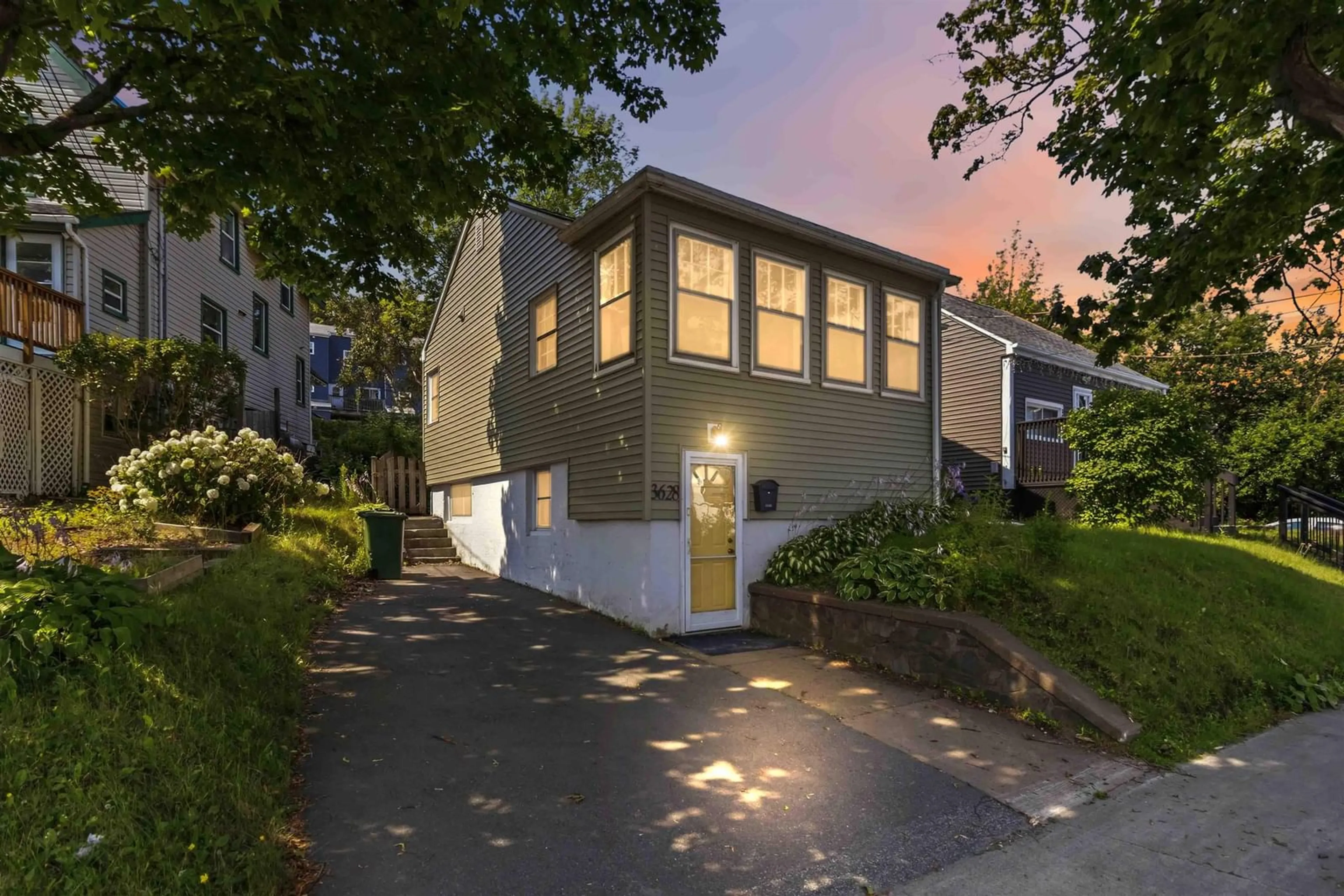 Unknown for 3628 Barrington St, Halifax Nova Scotia B3K 2Y2