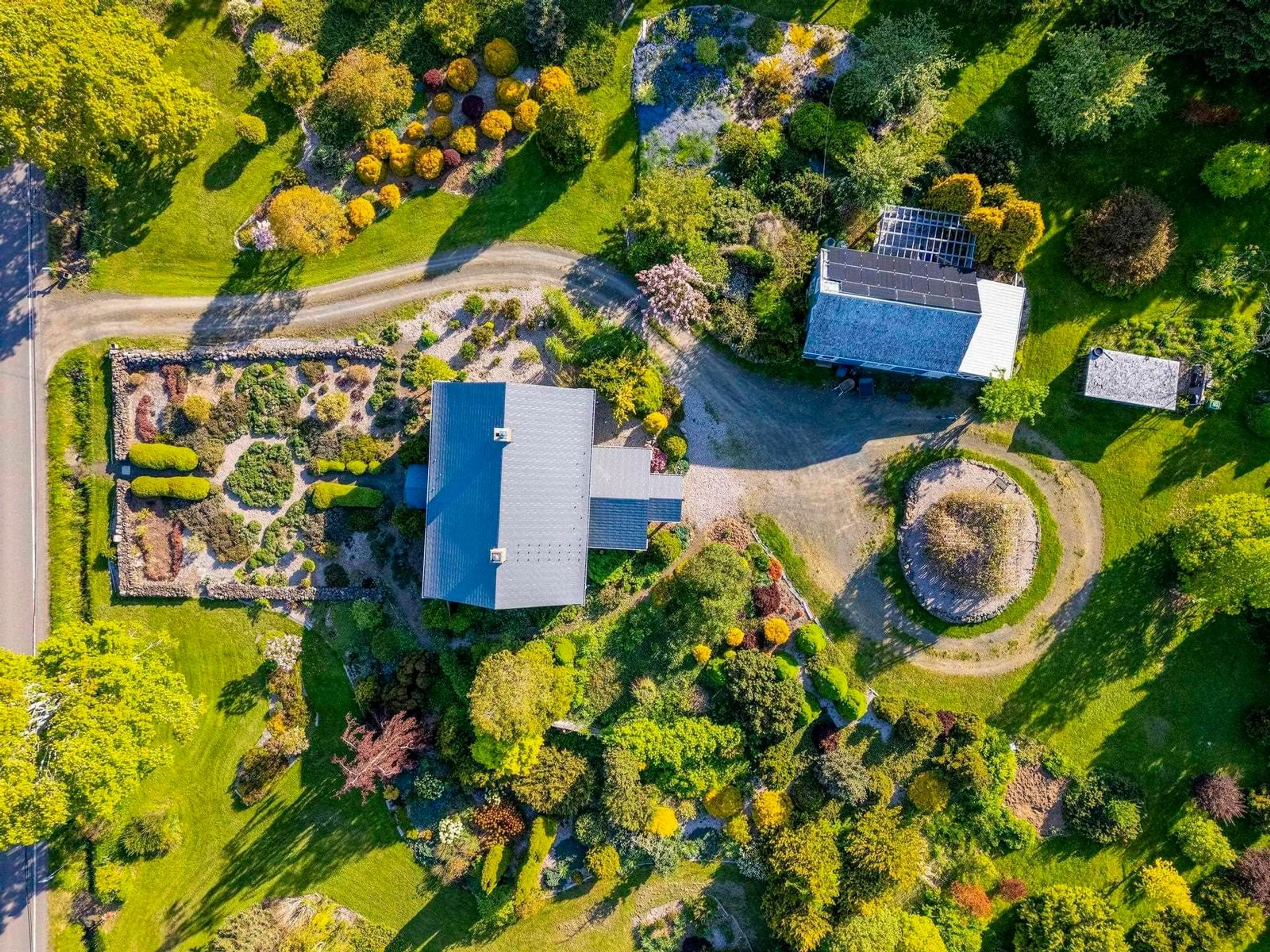 A pic from outside/outdoor area/front of a property/back of a property/a pic from drone, street for 5233 Granville Rd, Granville Ferry Nova Scotia B0S 1A0