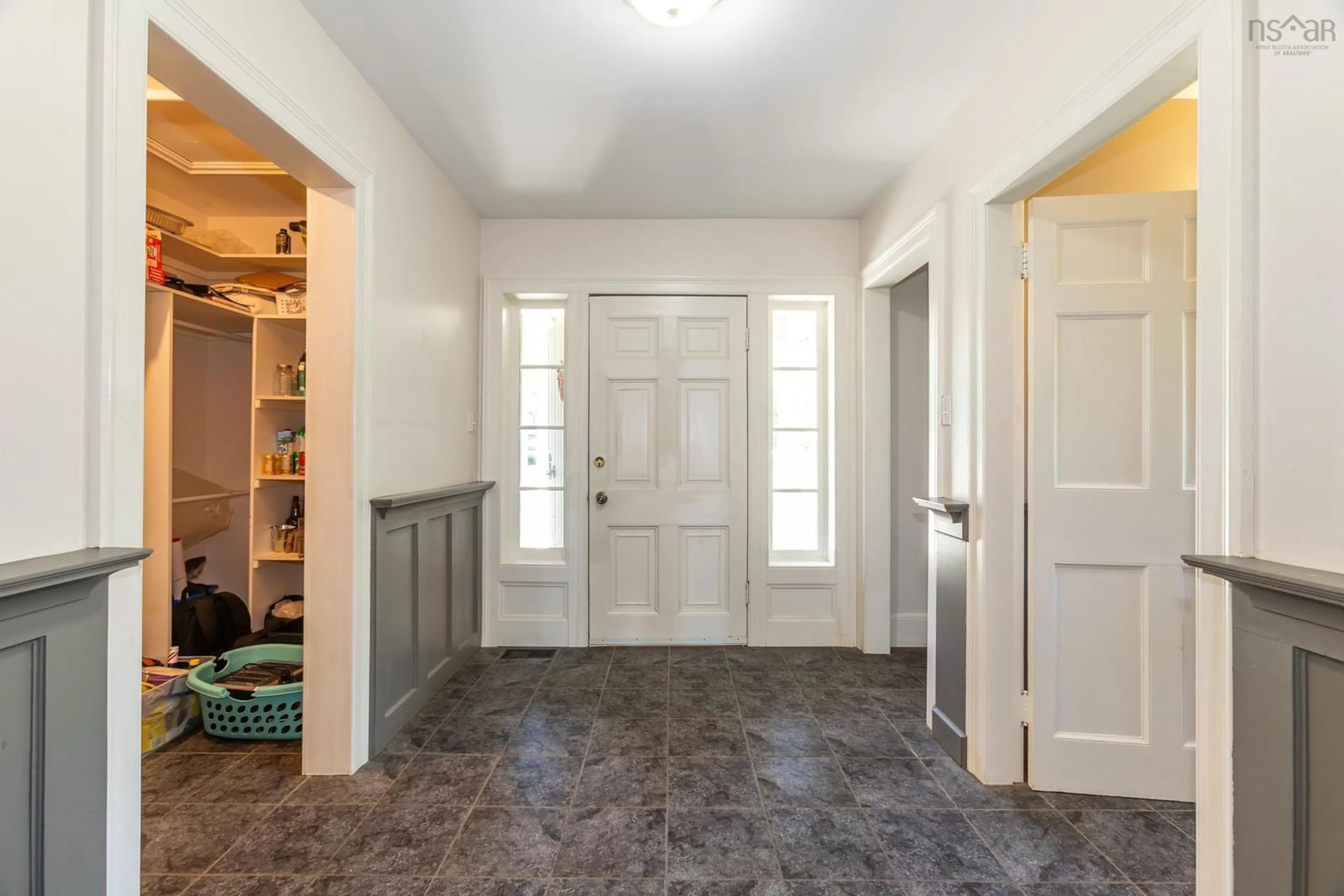 Indoor entryway for 5233 Granville Rd, Granville Ferry Nova Scotia B0S 1A0