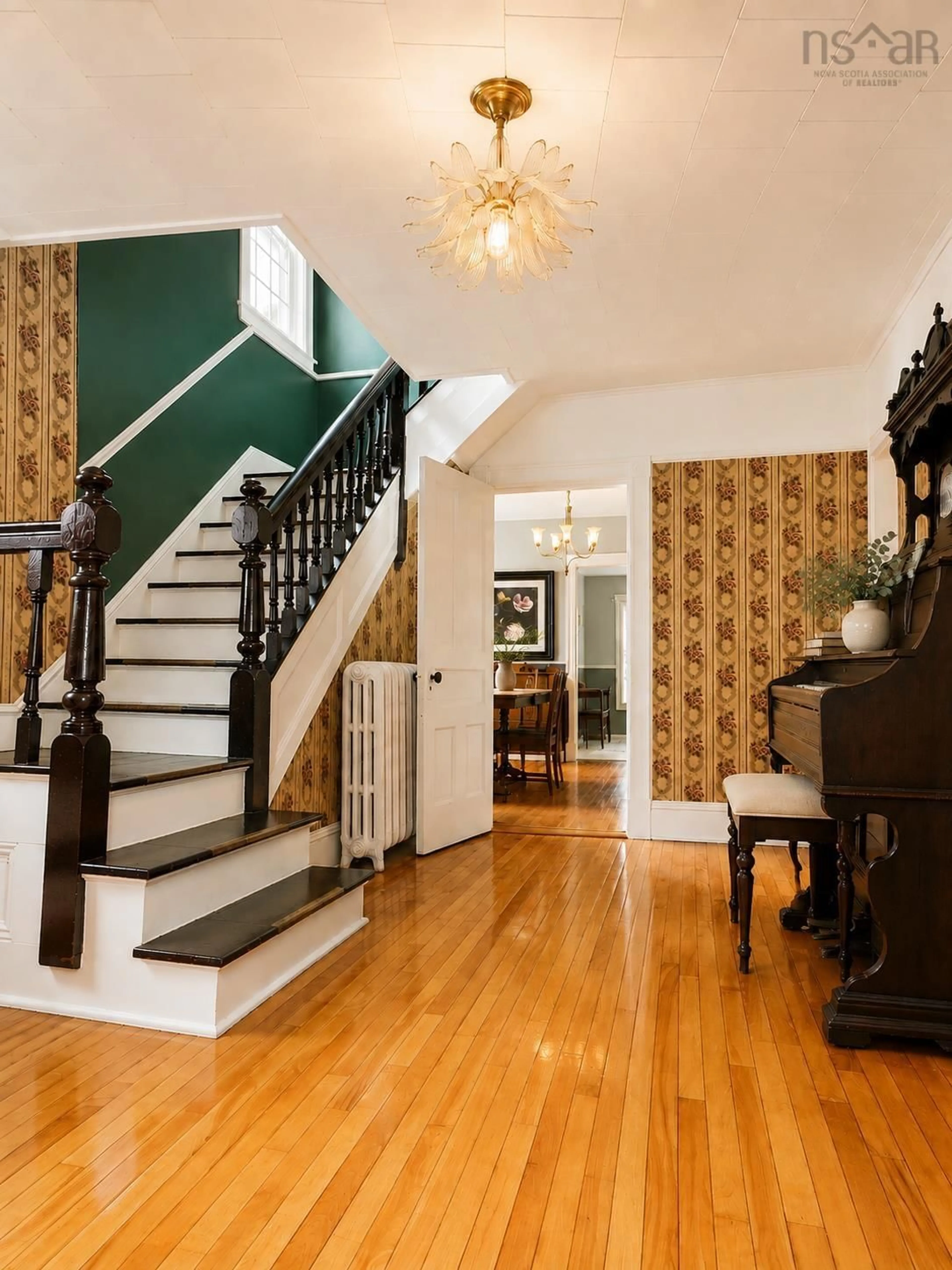 Indoor foyer for 50 High St, North Sydney Nova Scotia B2A 2A4