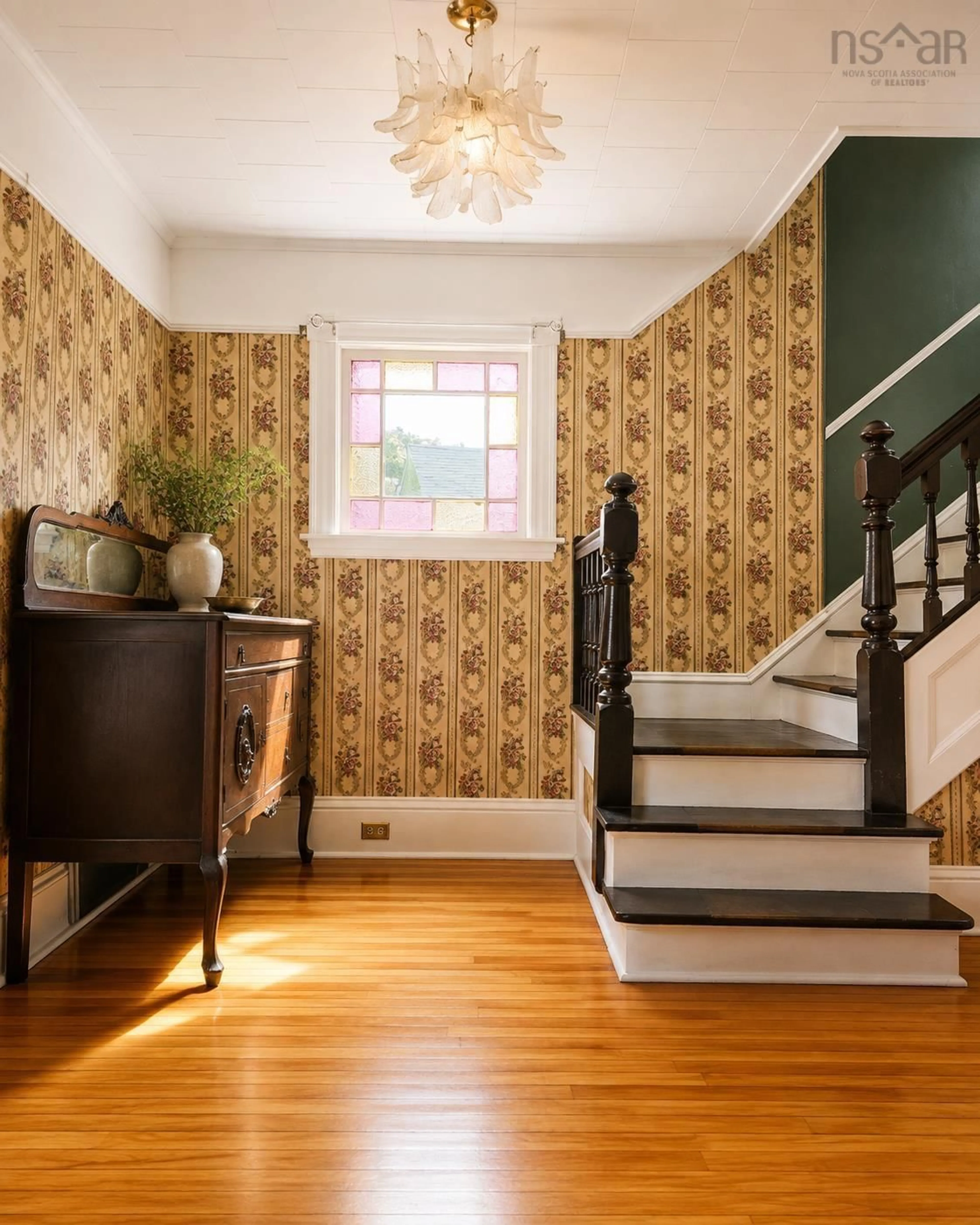 Indoor entryway for 50 High St, North Sydney Nova Scotia B2A 2A4
