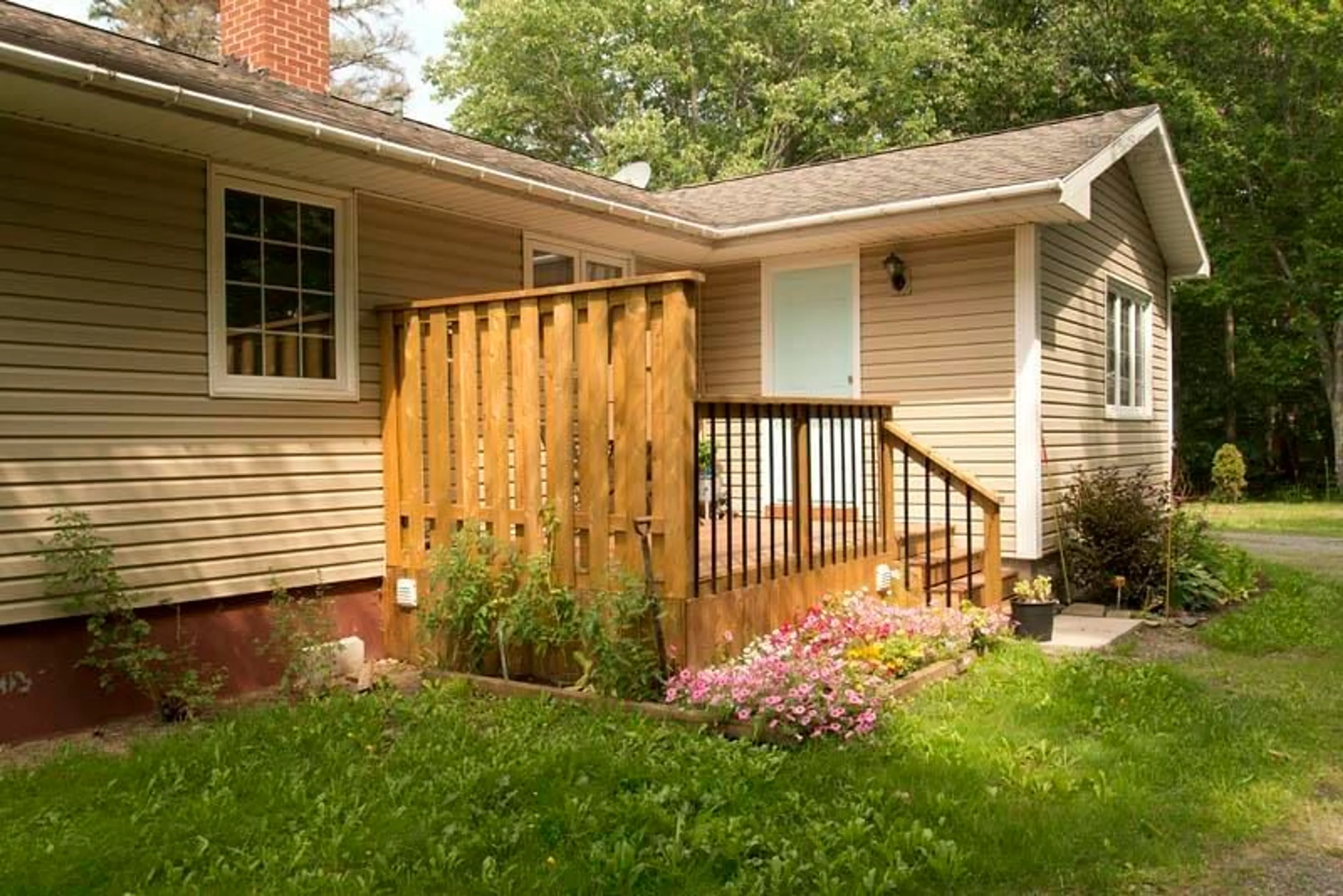 Patio, street for 3310 Highway 1, Aylesford Nova Scotia B0P 1C0