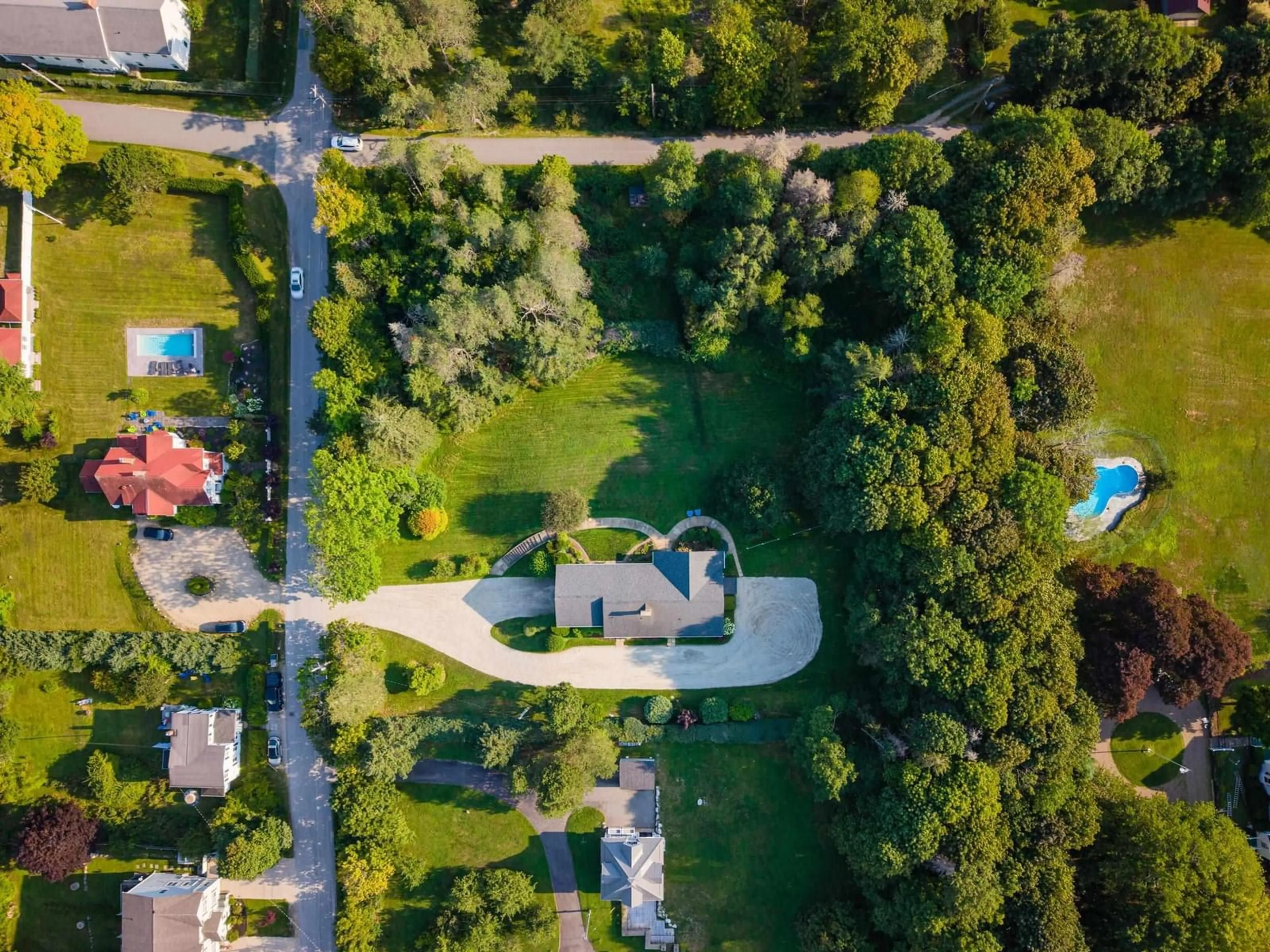 A pic from outside/outdoor area/front of a property/back of a property/a pic from drone, street for 121 Victoria St, Chester Nova Scotia B0J 1J0