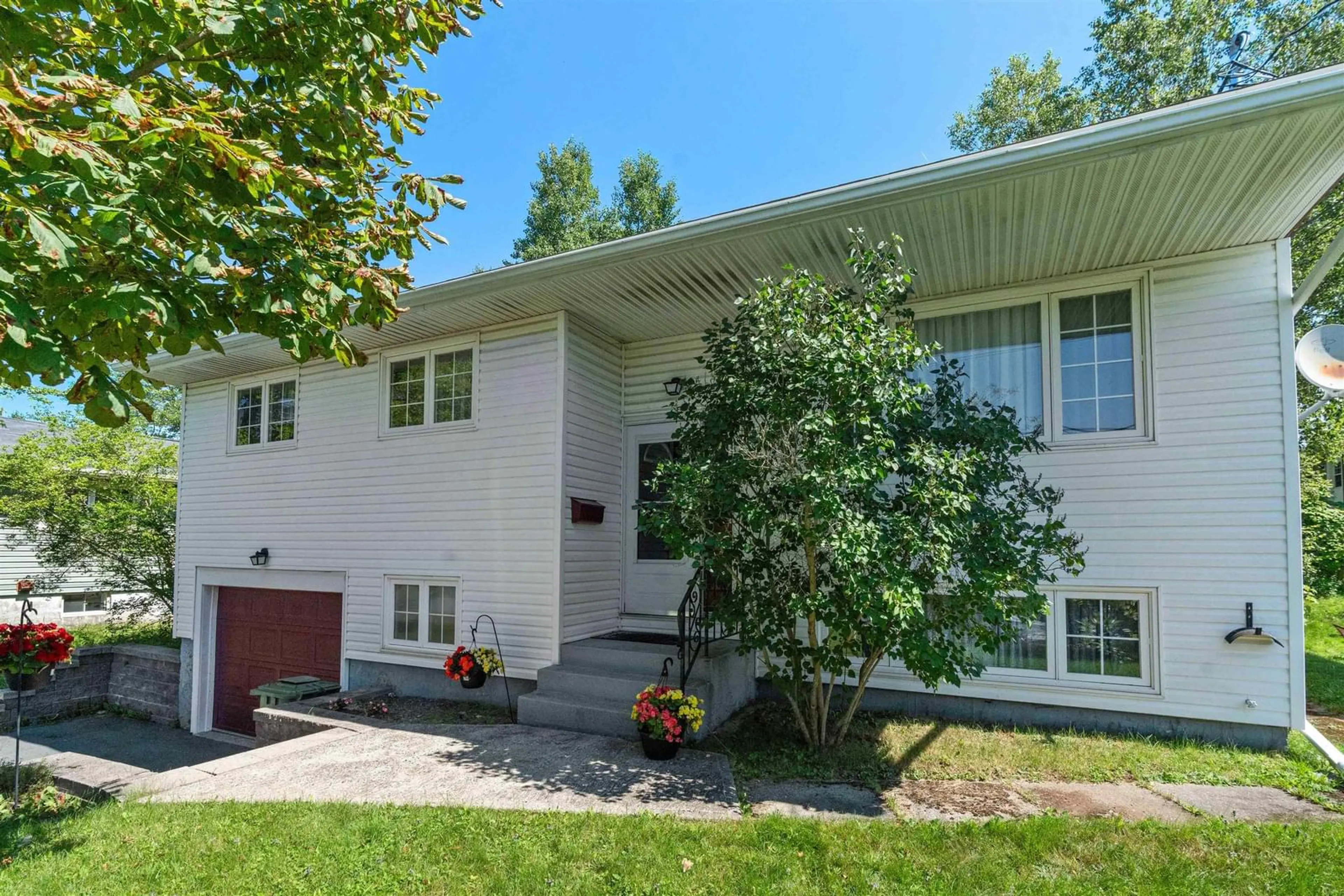 Home with vinyl exterior material, street for 39 Robert Dr, Dartmouth Nova Scotia B2W 2A2