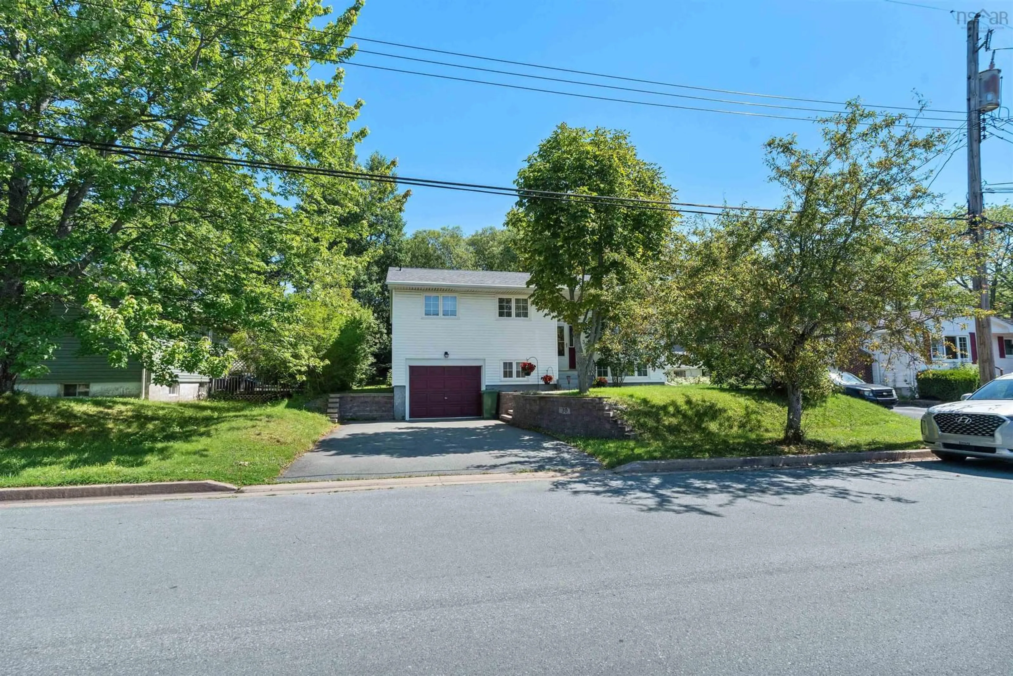 A pic from outside/outdoor area/front of a property/back of a property/a pic from drone, street for 39 Robert Dr, Dartmouth Nova Scotia B2W 2A2