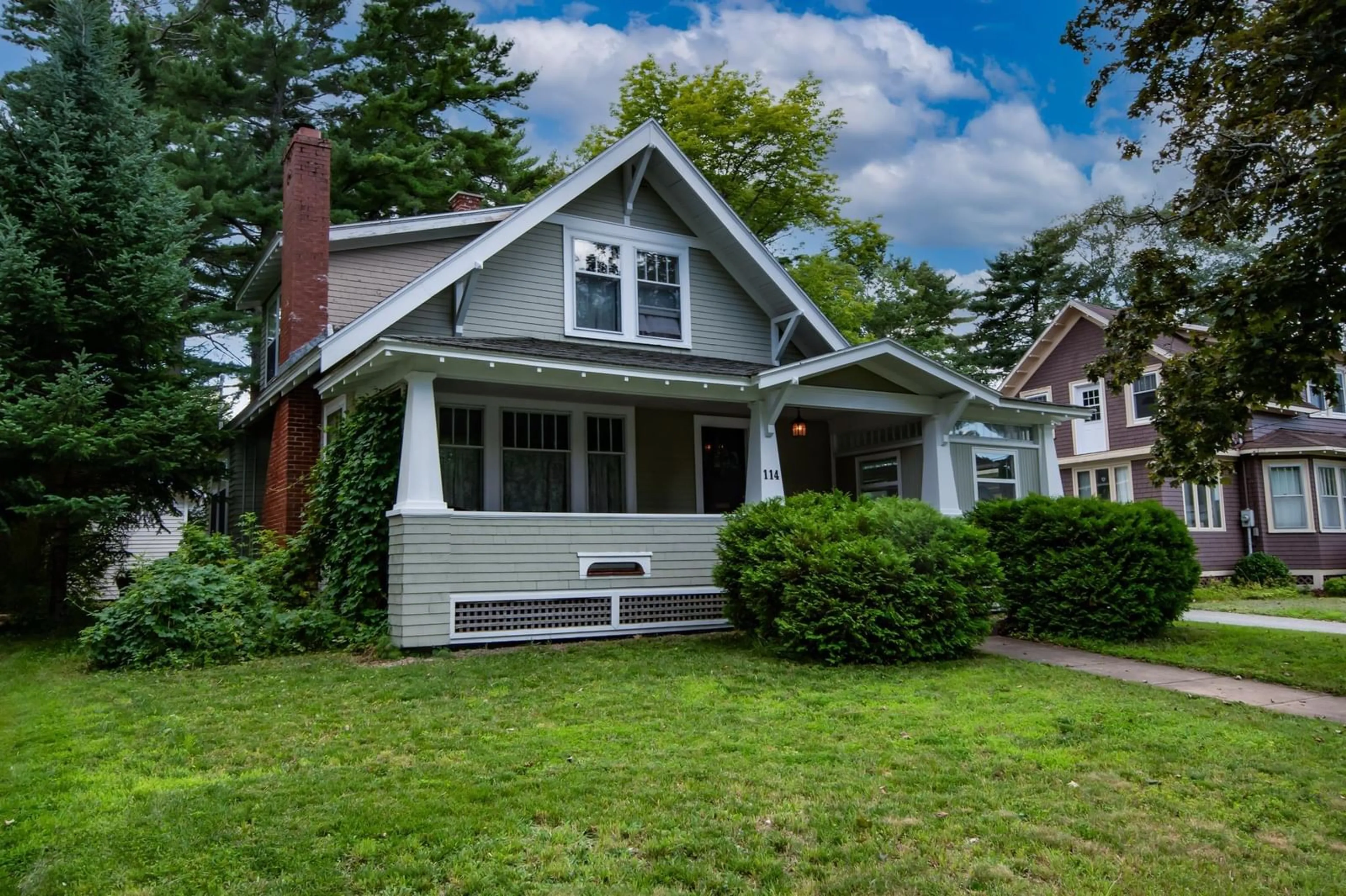 Home with vinyl exterior material, street for 114 Alexandra Ave, Bridgewater Nova Scotia B4V 1H4