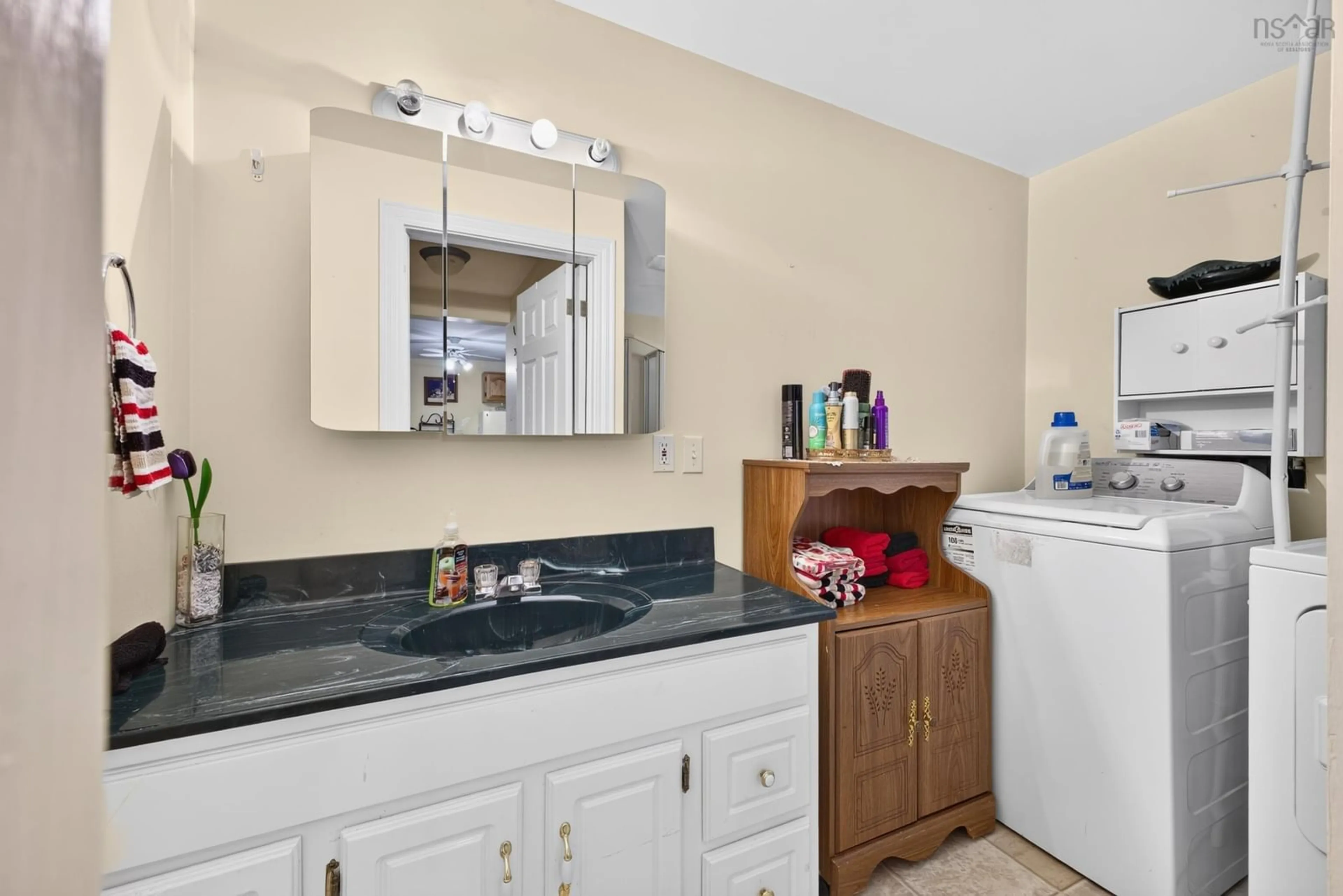Standard bathroom, ceramic/tile floor for 1 Hillcrest St, Truro Nova Scotia B2N 3M2