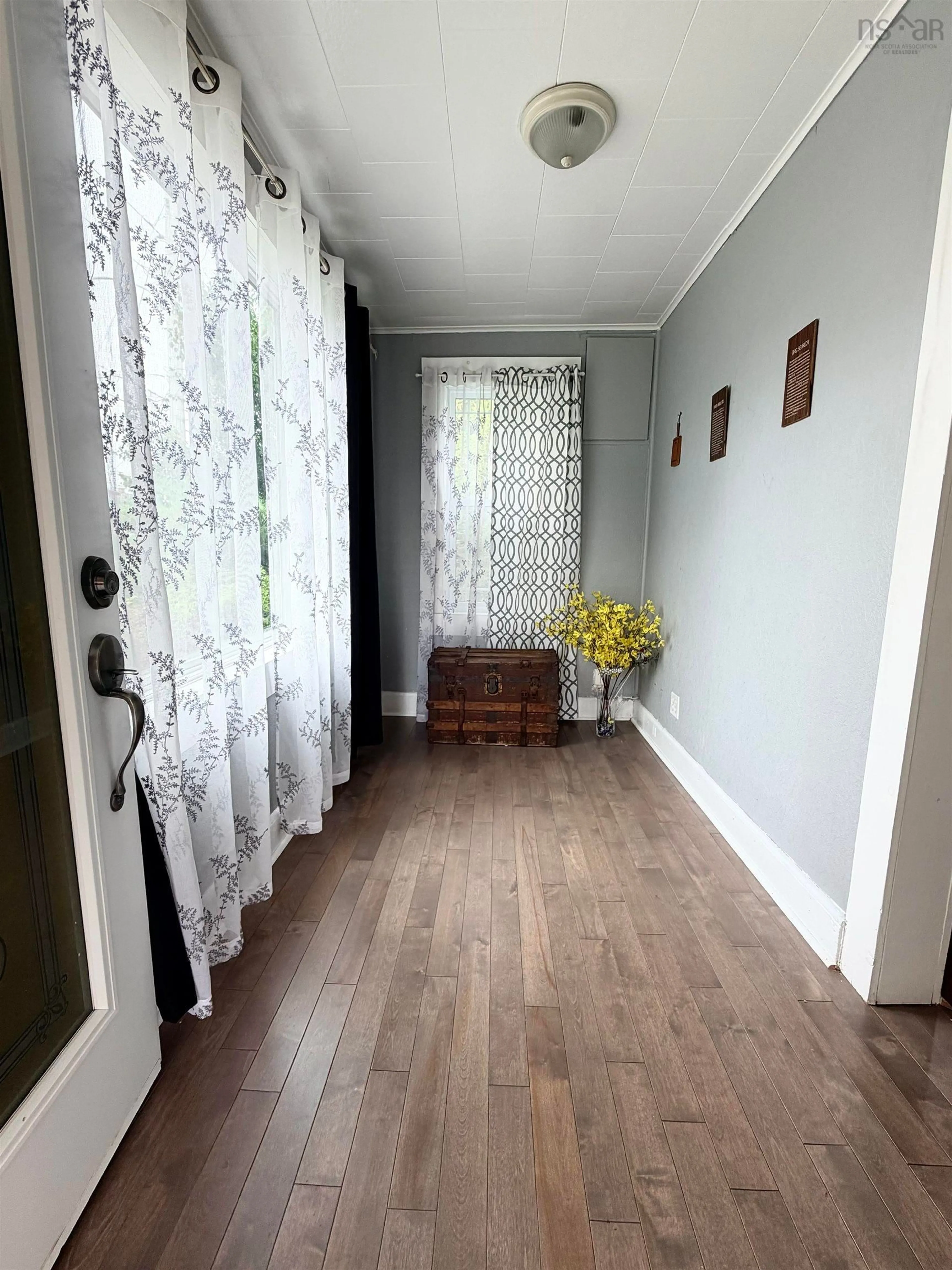 Indoor entryway for 626 St. Joseph St, New Waterford Nova Scotia B1H 4G8